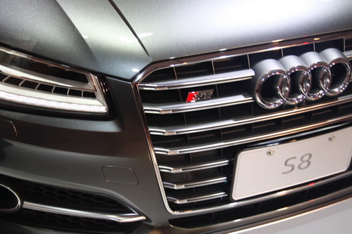 全新《Audi S8》頂級性能房車極速馳聘上市 全新《Audi S8》頂級性能房車極速馳聘上市