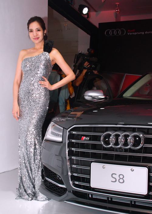全新《Audi S8》頂級性能房車極速馳聘上市 全新《Audi S8》頂級性能房車極速馳聘上市