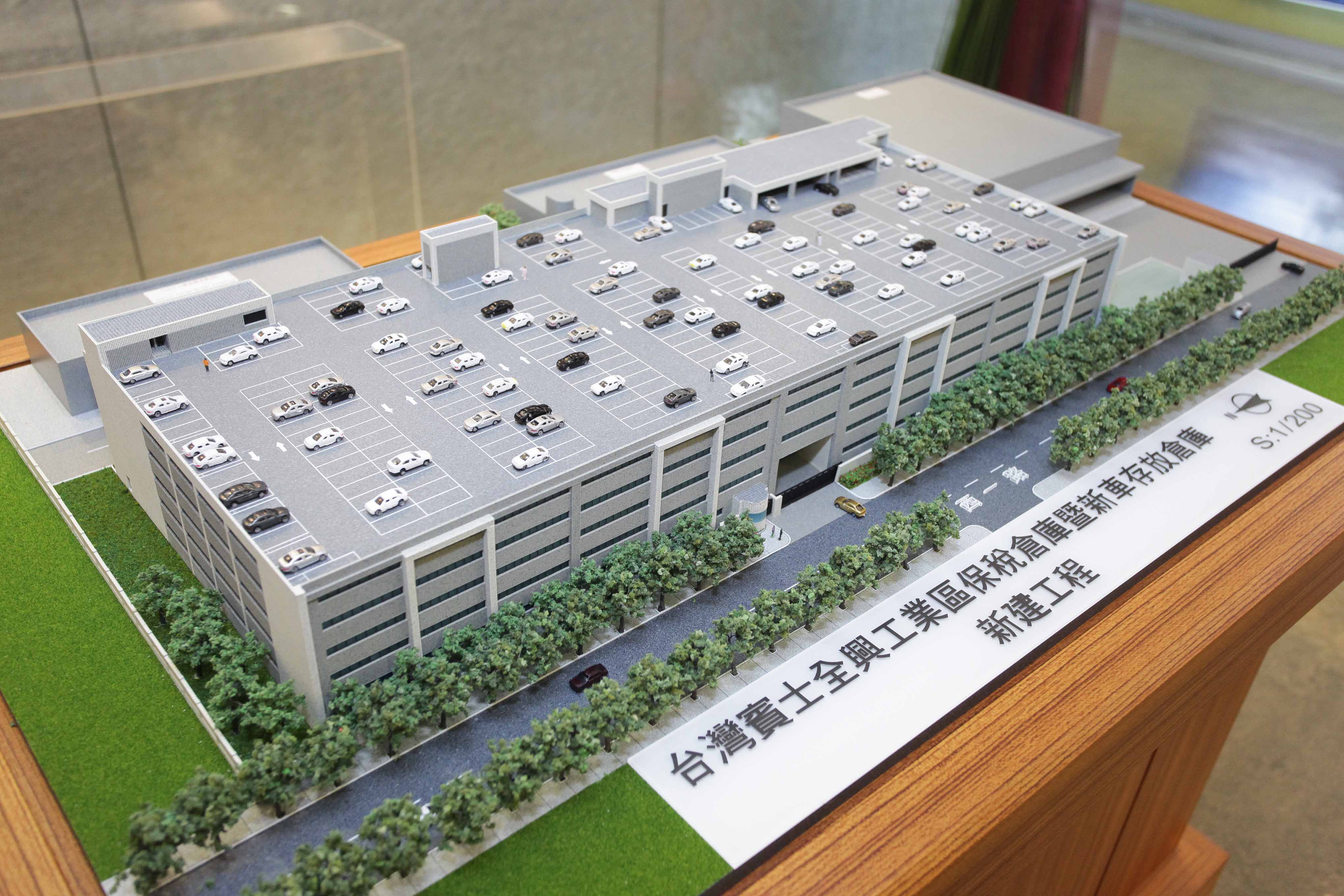 Mercedes-Benz三芒星光閃耀 積極執行策略性布局 Mercedes-Benz三芒星光閃耀 積極執行策略性布局