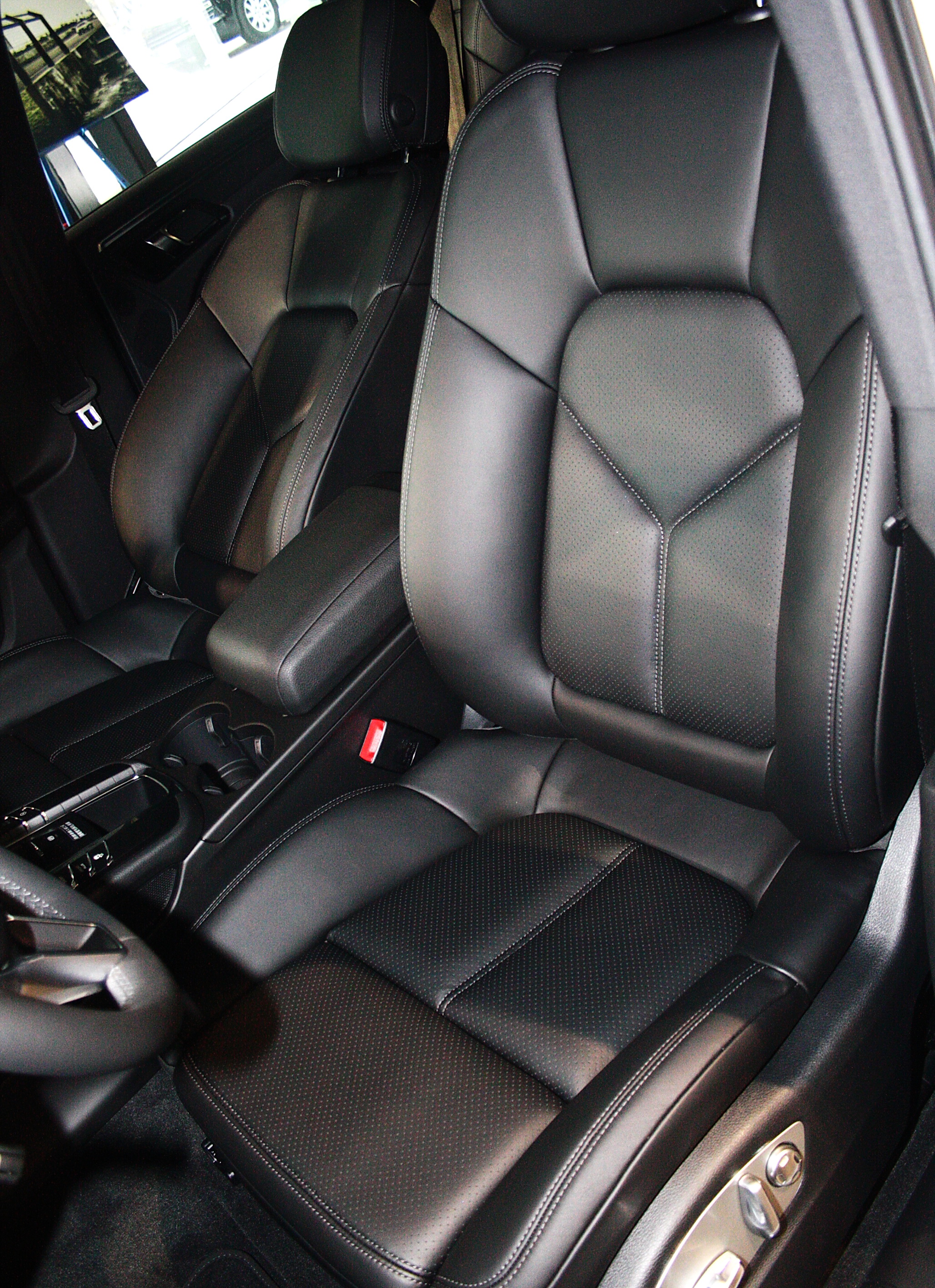 《Porsche Macan》進駐全台保時捷展示中心 《Porsche Macan》進駐全台保時捷展示中心