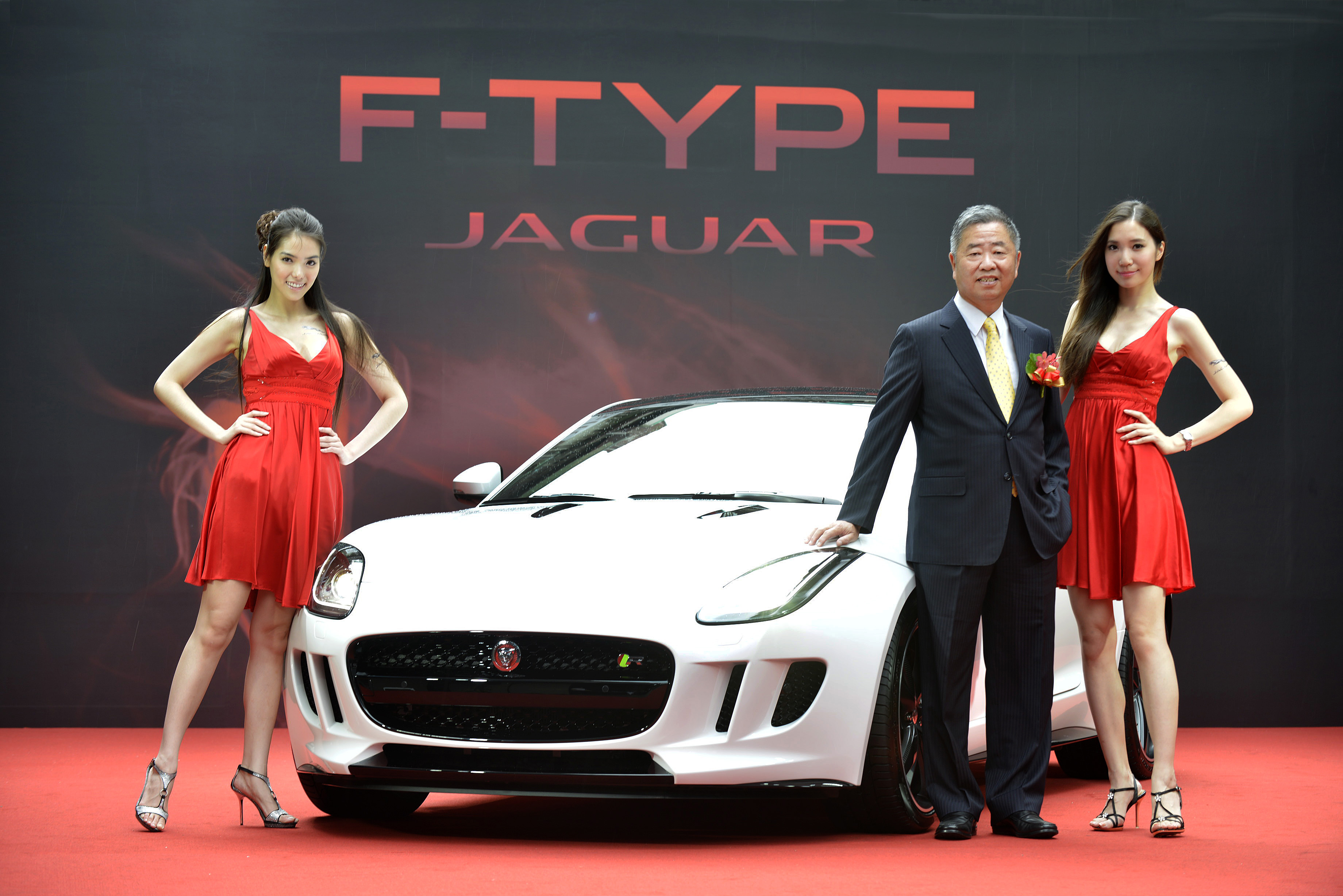 60年傳奇賽道靈魂 《Jaguar F-Type Coupé》純種跑車怦然登場 60年傳奇賽道靈魂 《Jaguar F-Type Coupé》純種跑車怦然登場