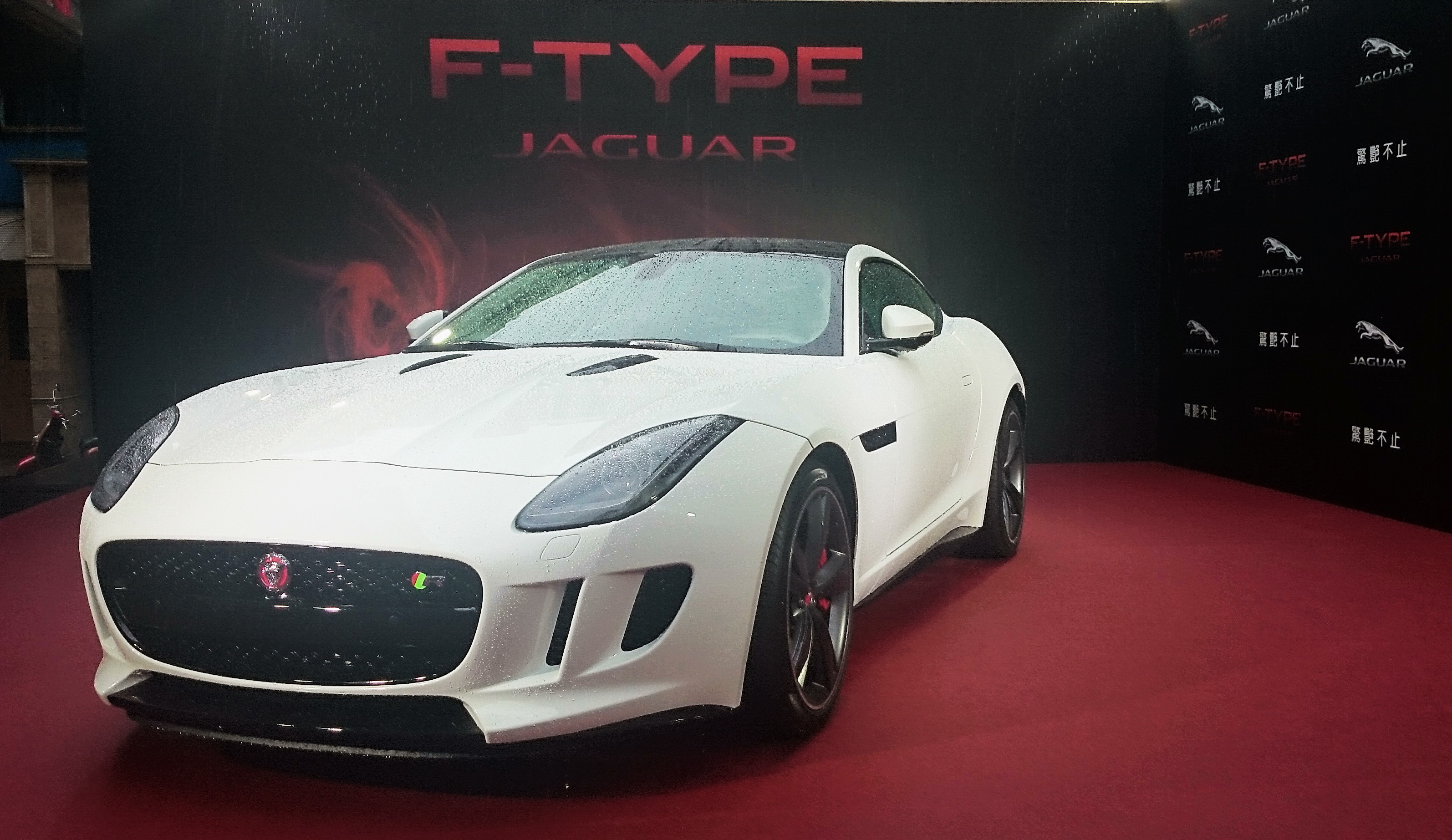 60年傳奇賽道靈魂 《Jaguar F-Type Coupé》純種跑車怦然登場 60年傳奇賽道靈魂 《Jaguar F-Type Coupé》純種跑車怦然登場