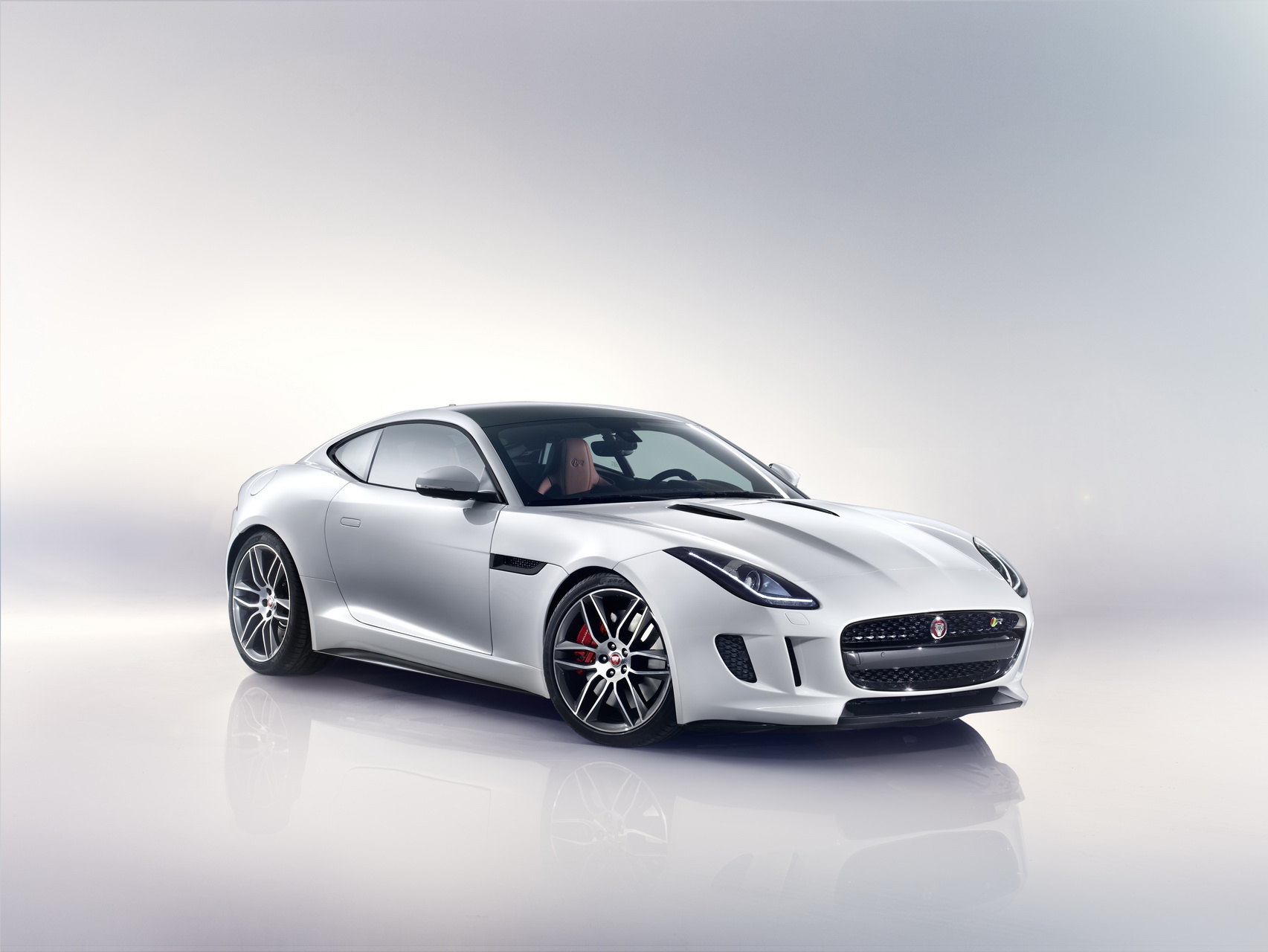 60年傳奇賽道靈魂 《Jaguar F-Type Coupé》純種跑車怦然登場 60年傳奇賽道靈魂 《Jaguar F-Type Coupé》純種跑車怦然登場