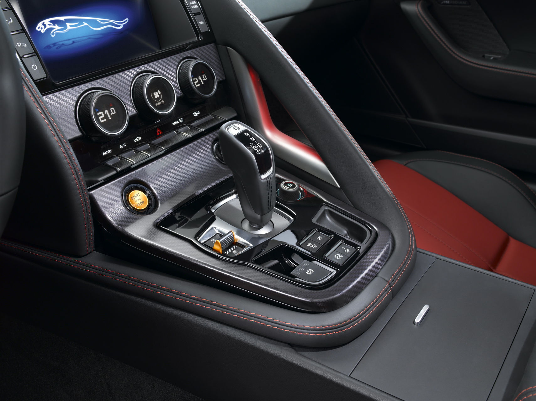 60年傳奇賽道靈魂 《Jaguar F-Type Coupé》純種跑車怦然登場 60年傳奇賽道靈魂 《Jaguar F-Type Coupé》純種跑車怦然登場