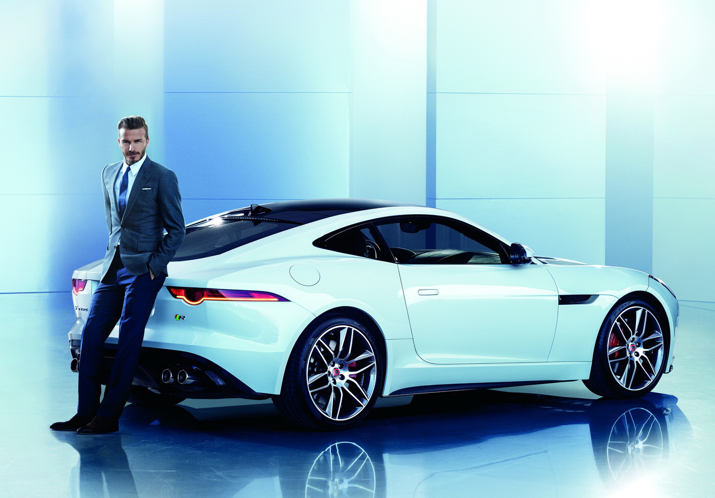 60年傳奇賽道靈魂 《Jaguar F-Type Coupé》純種跑車怦然登場 60年傳奇賽道靈魂 《Jaguar F-Type Coupé》純種跑車怦然登場