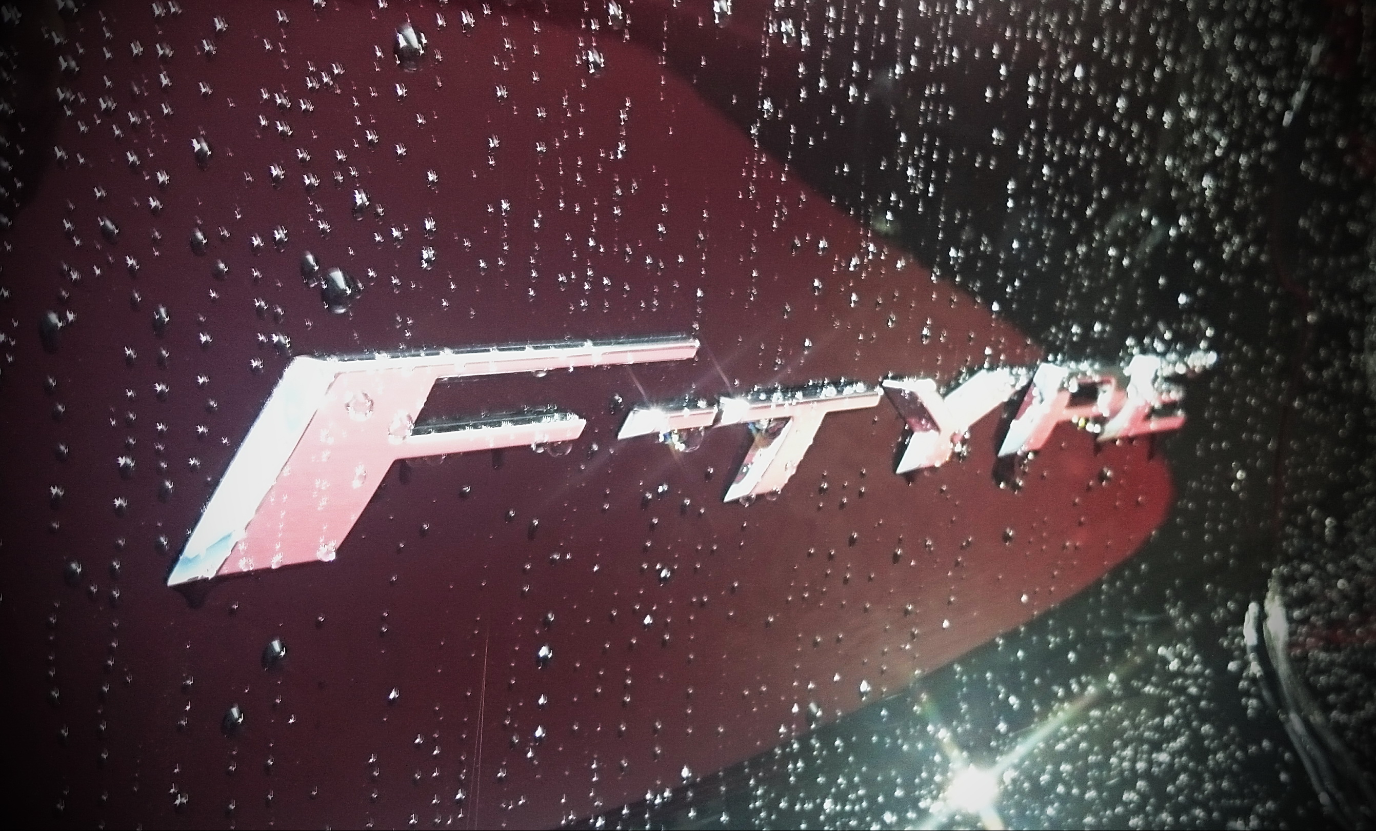 60年傳奇賽道靈魂 《Jaguar F-Type Coupé》純種跑車怦然登場 60年傳奇賽道靈魂 《Jaguar F-Type Coupé》純種跑車怦然登場