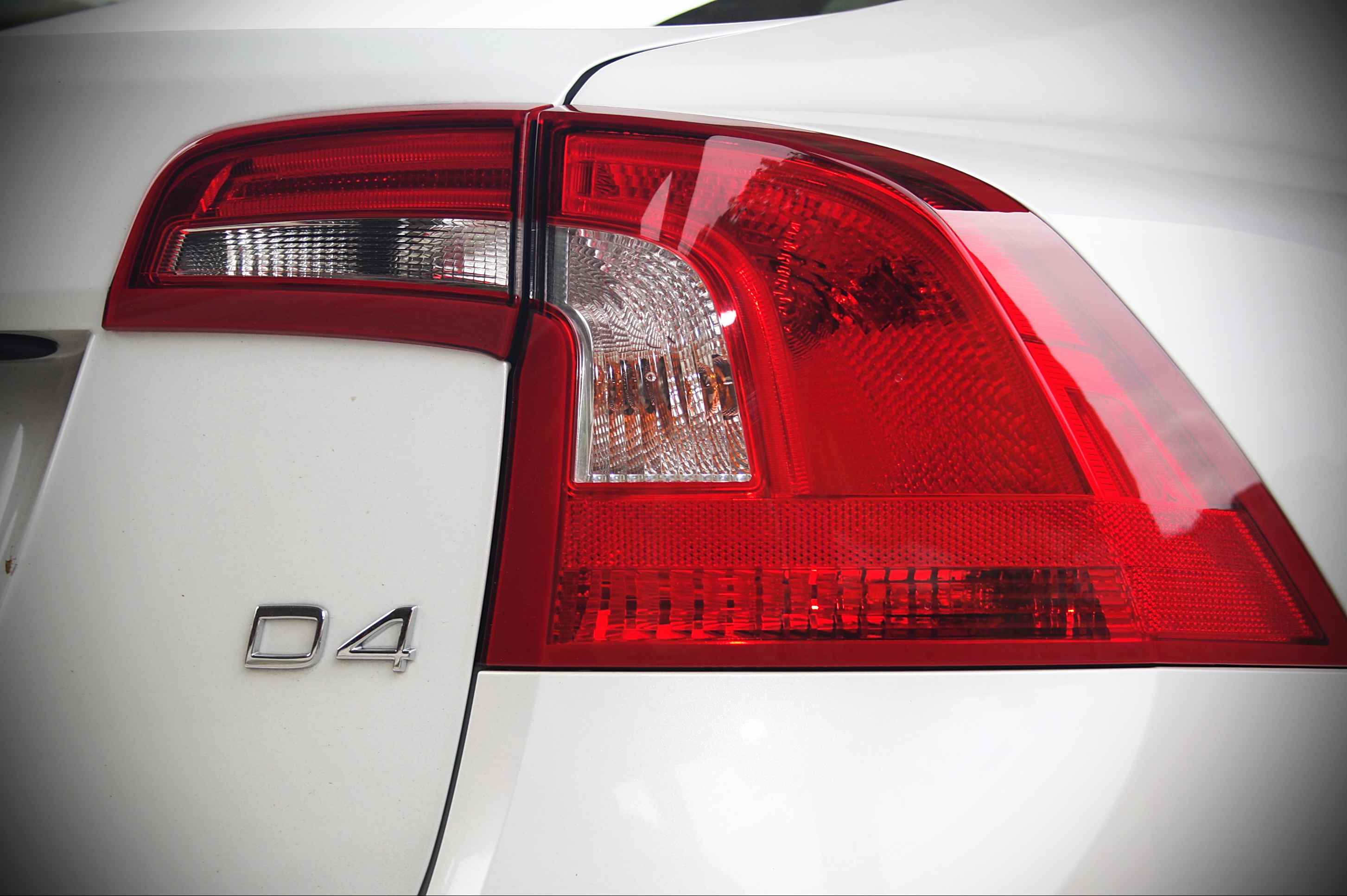 細緻優雅的Volvo 《S60 D4》- 【靜態欣賞】 細緻優雅的Volvo 《S60 D4》- 【靜態欣賞】