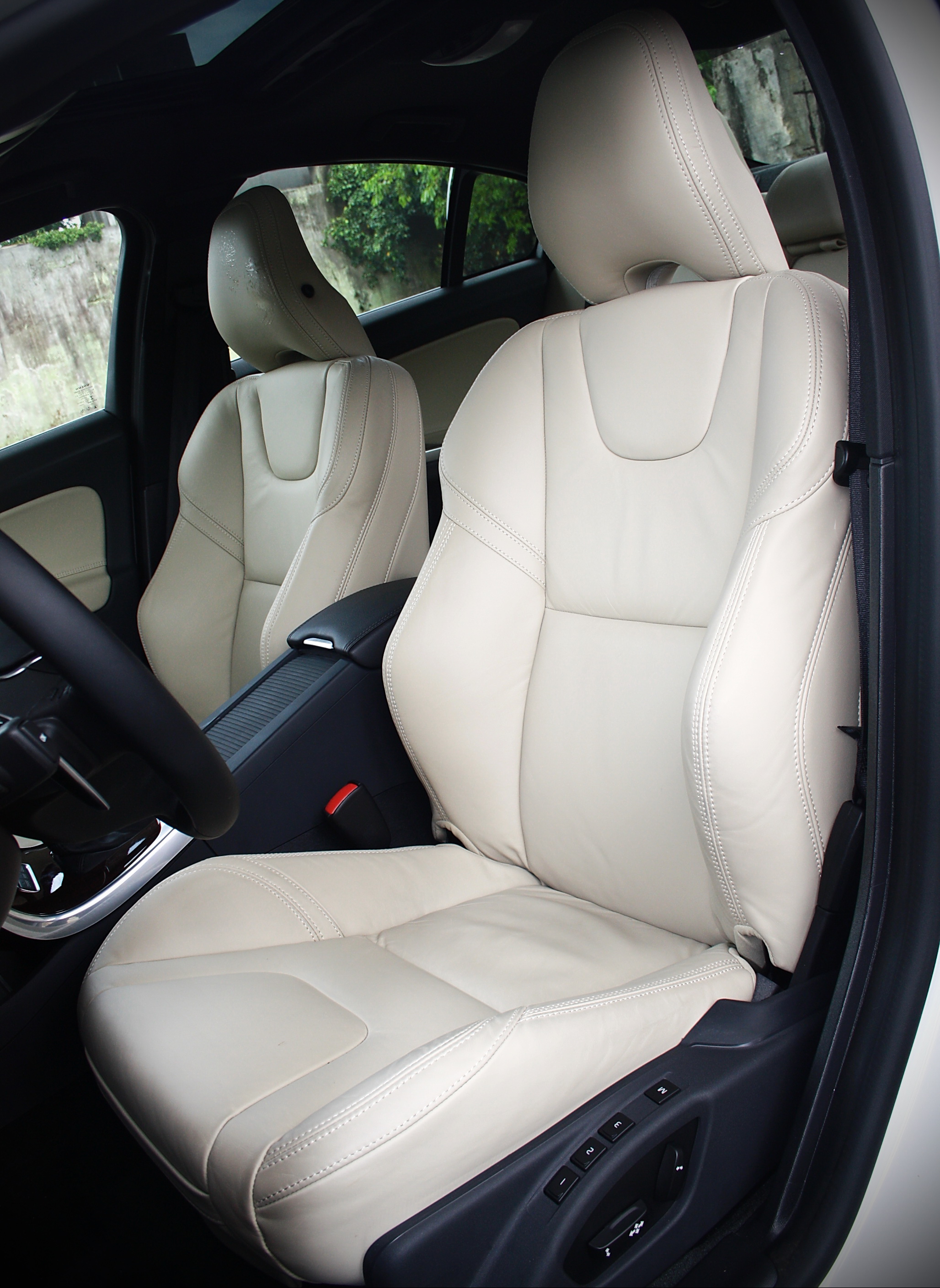 細緻優雅的Volvo 《S60 D4》- 【靜態欣賞】 細緻優雅的Volvo 《S60 D4》- 【靜態欣賞】