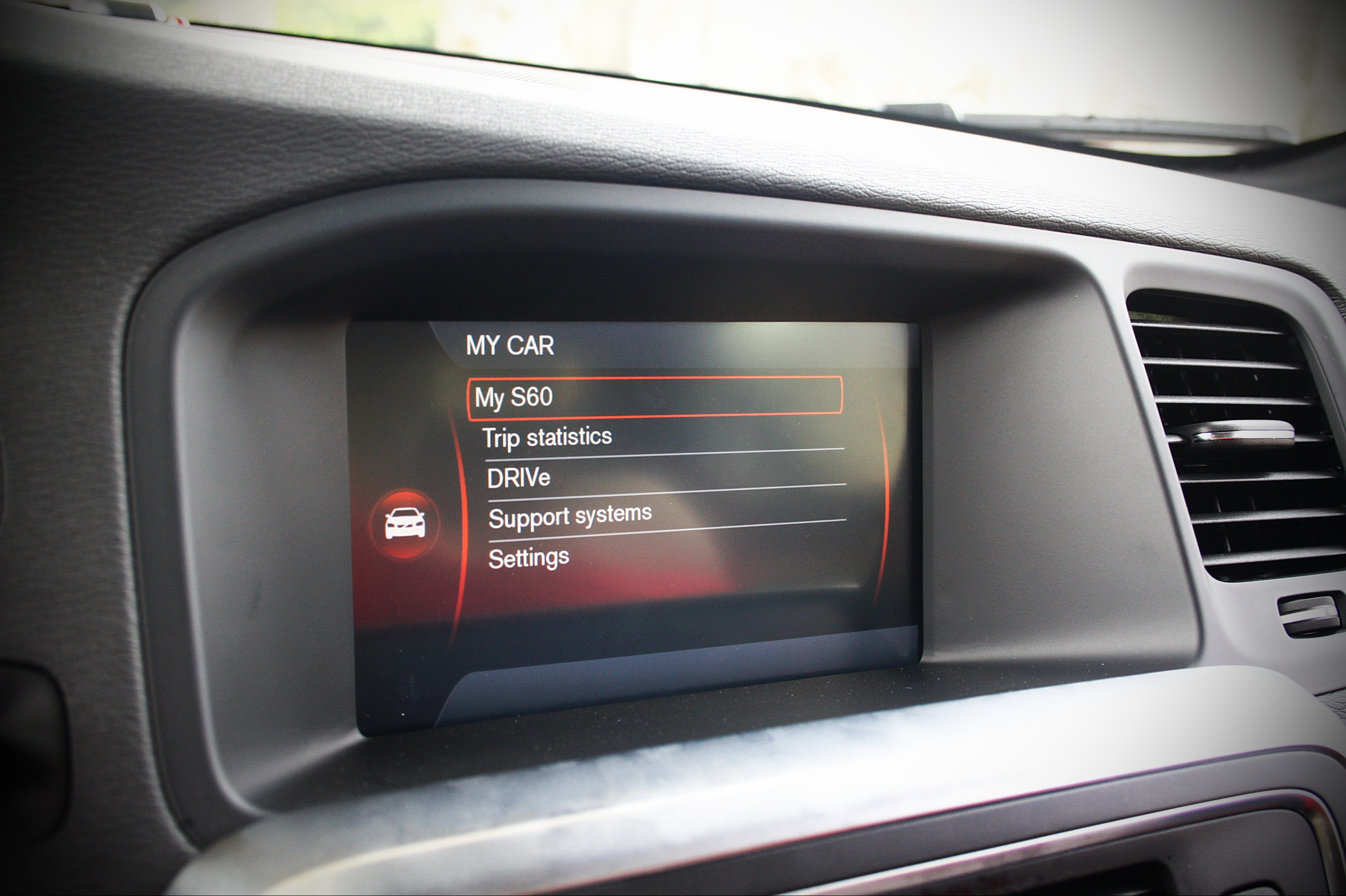 細緻優雅的Volvo 《S60 D4》- 【靜態欣賞】 細緻優雅的Volvo 《S60 D4》- 【靜態欣賞】