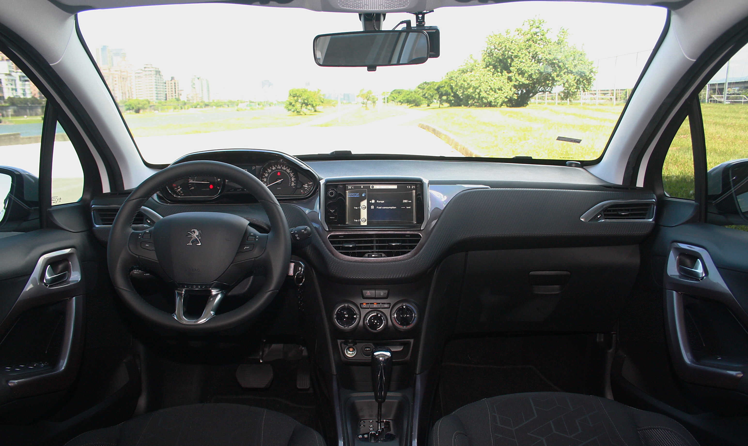 逆襲的跨界小獅王-《Peugeot 2008 1.6》 【靜態解析】 逆襲的跨界小獅王-《Peugeot 2008 1.6》 【靜態解析】