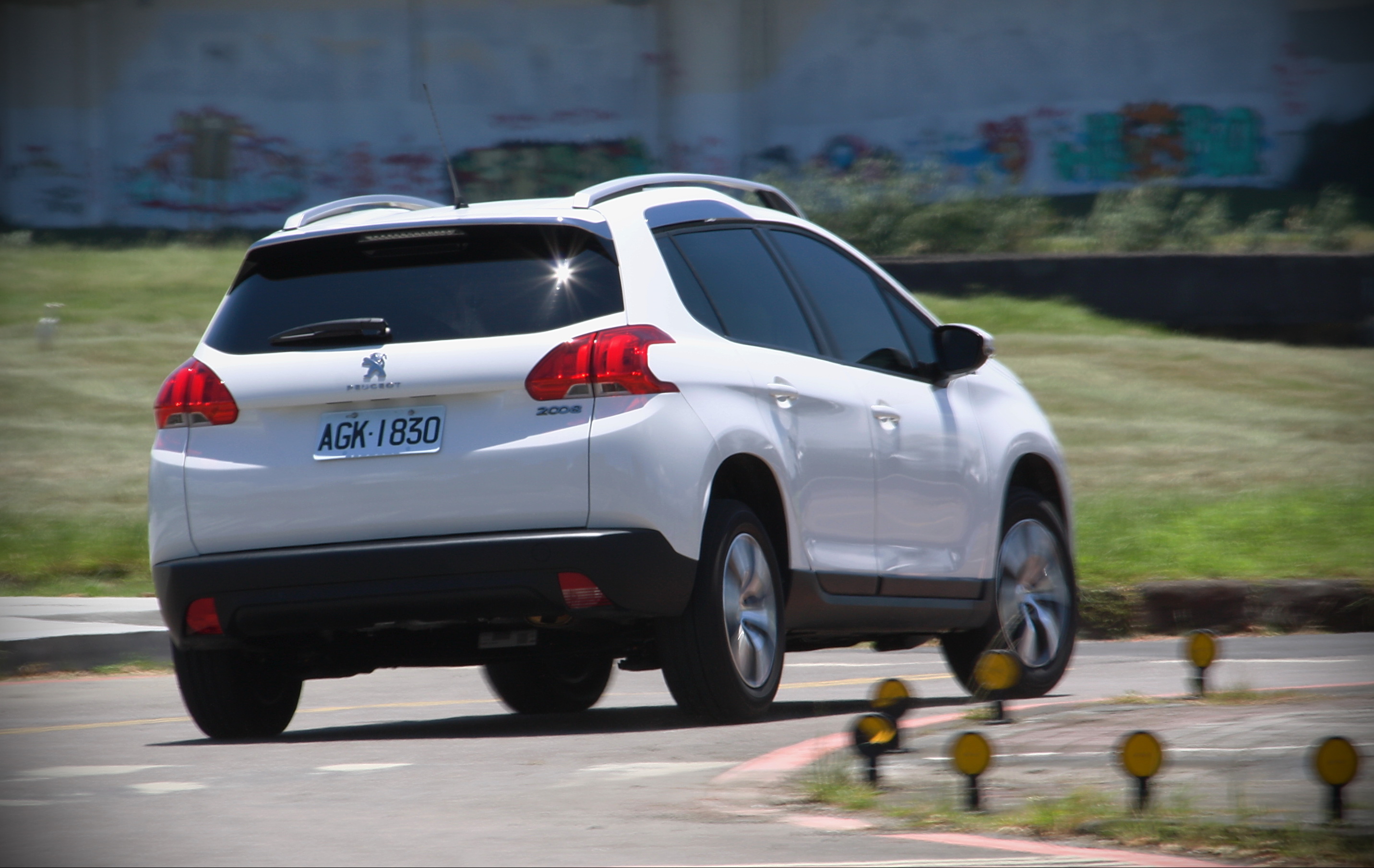 逆襲的跨界小獅王-《Peugeot 2008 1.6》 【靜態解析】 逆襲的跨界小獅王-《Peugeot 2008 1.6》 【靜態解析】