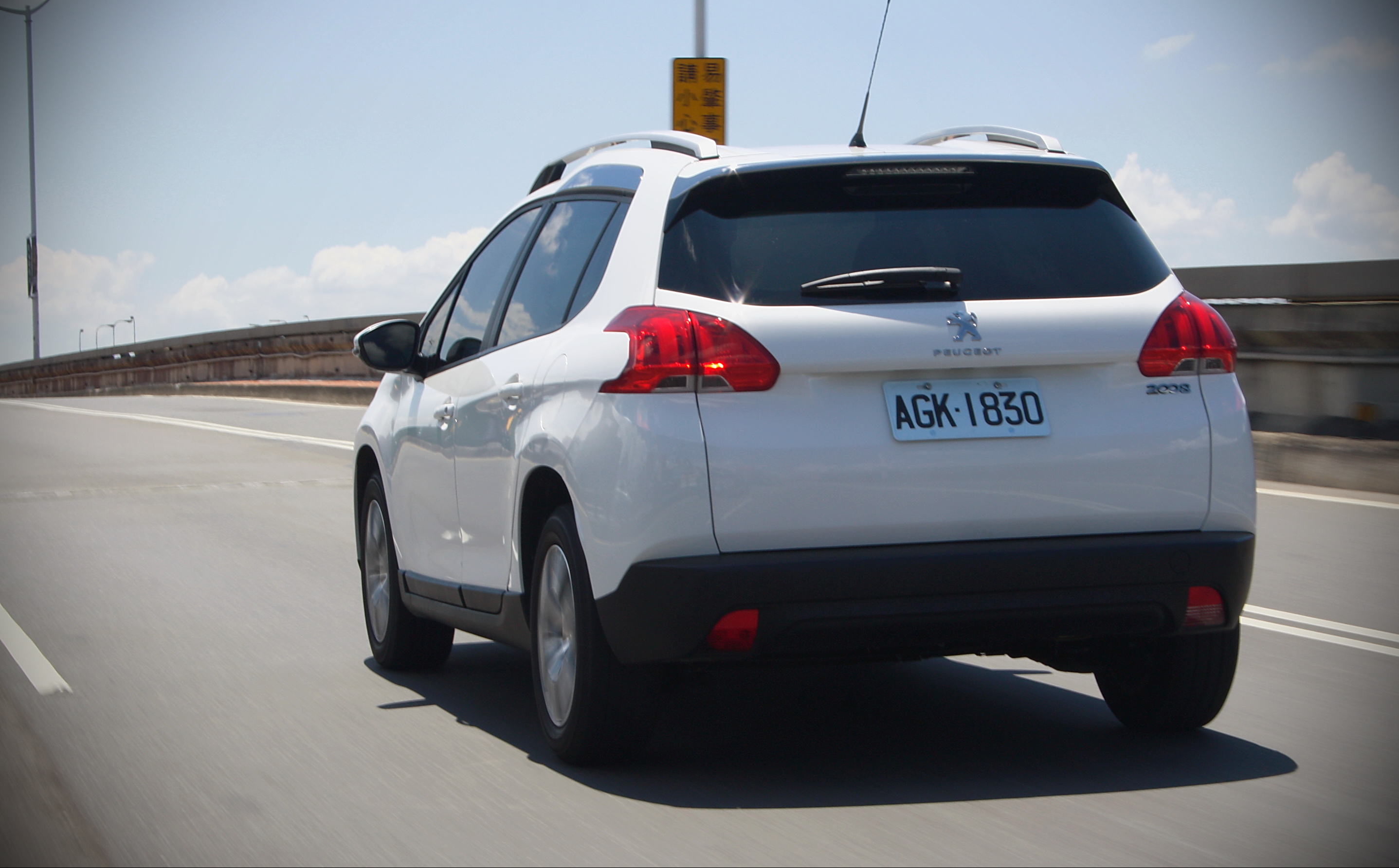 逆襲的跨界小獅王-《Peugeot 2008 1.6》 【動態測試】 逆襲的跨界小獅王-《Peugeot 2008 1.6》 【動態測試】