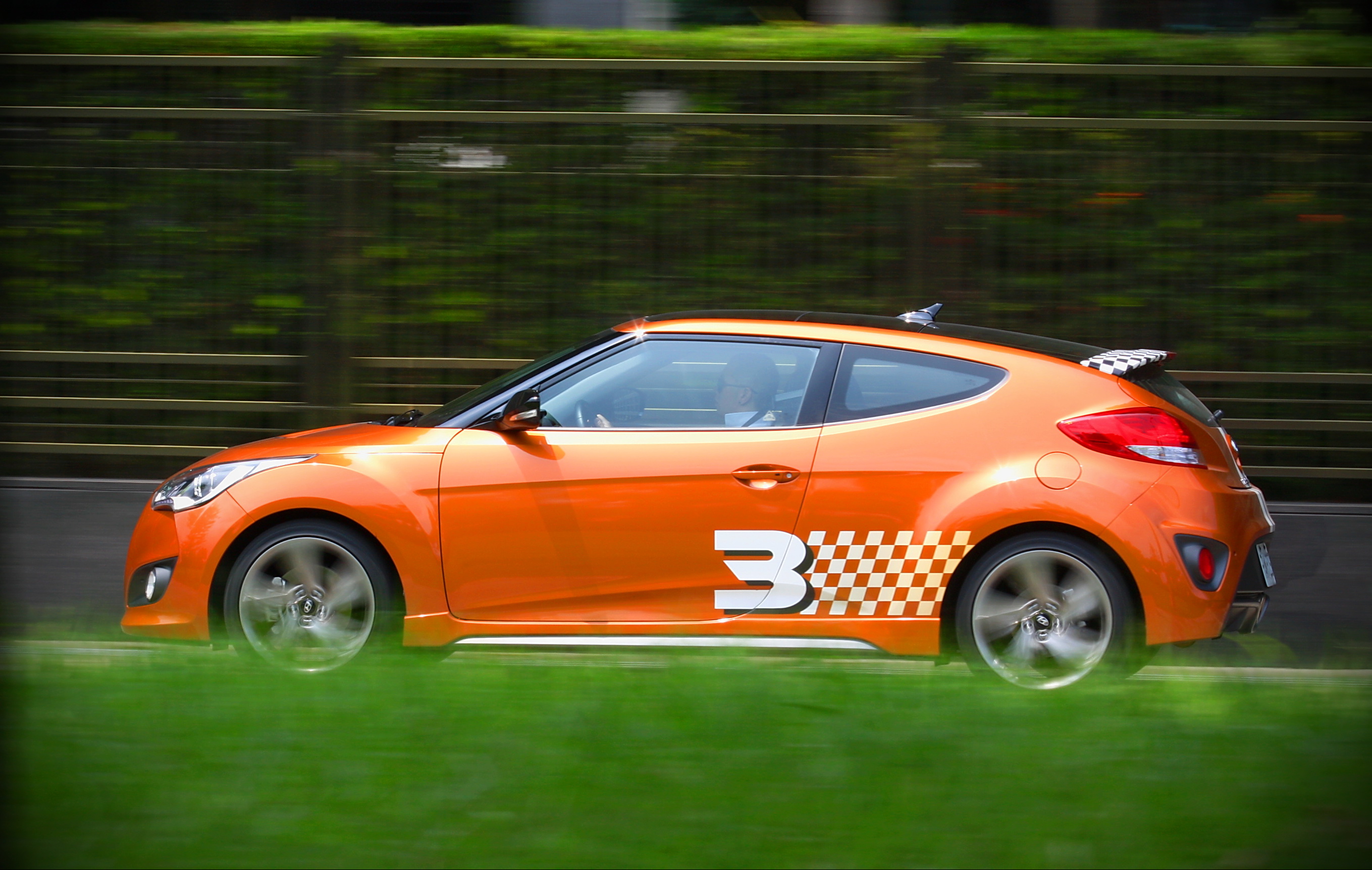 靜動皆宜鋼砲車款《Hyundai Veloster Turbo》 【動態奔馳】 靜動皆宜鋼砲車款《Hyundai Veloster Turbo》 【動態奔馳】
