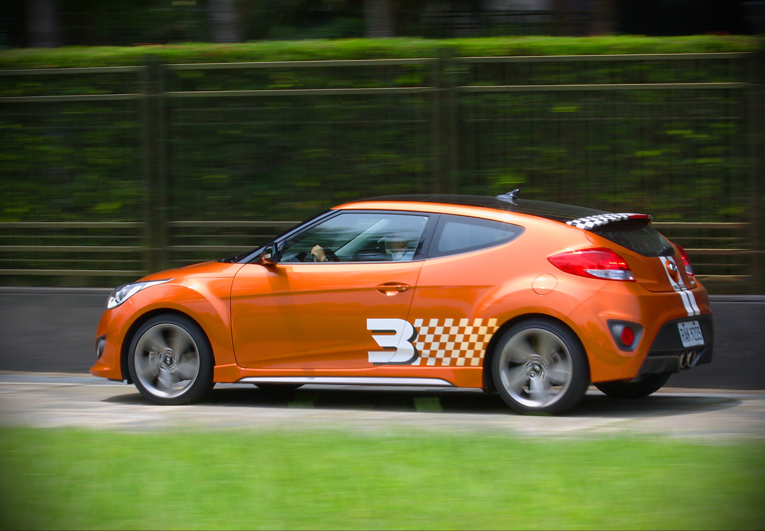 靜動皆宜鋼砲車款《Hyundai Veloster Turbo》 【動態奔馳】 靜動皆宜鋼砲車款《Hyundai Veloster Turbo》 【動態奔馳】