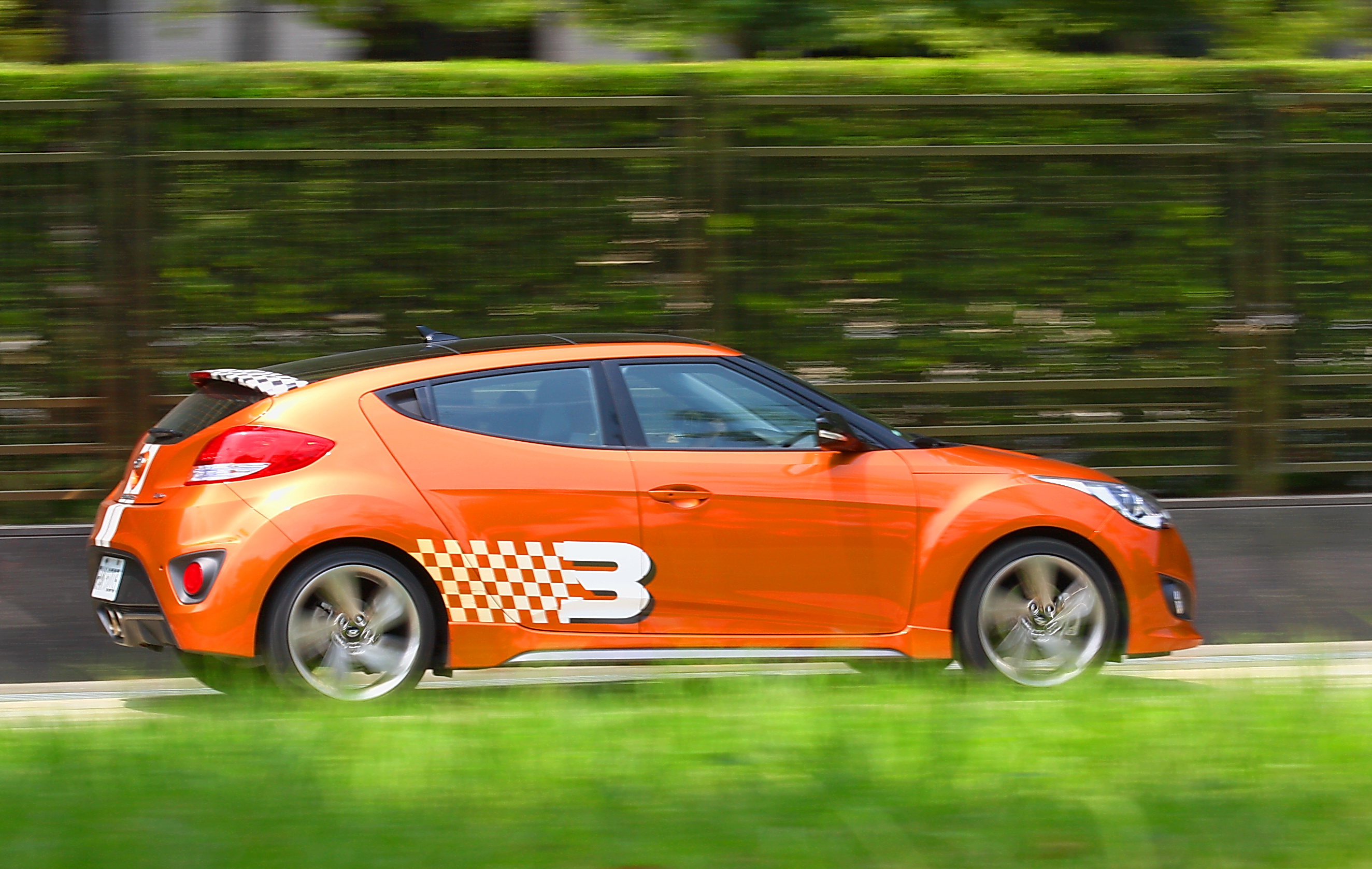 靜動皆宜鋼砲車款《Hyundai Veloster Turbo》 【動態奔馳】 靜動皆宜鋼砲車款《Hyundai Veloster Turbo》 【動態奔馳】