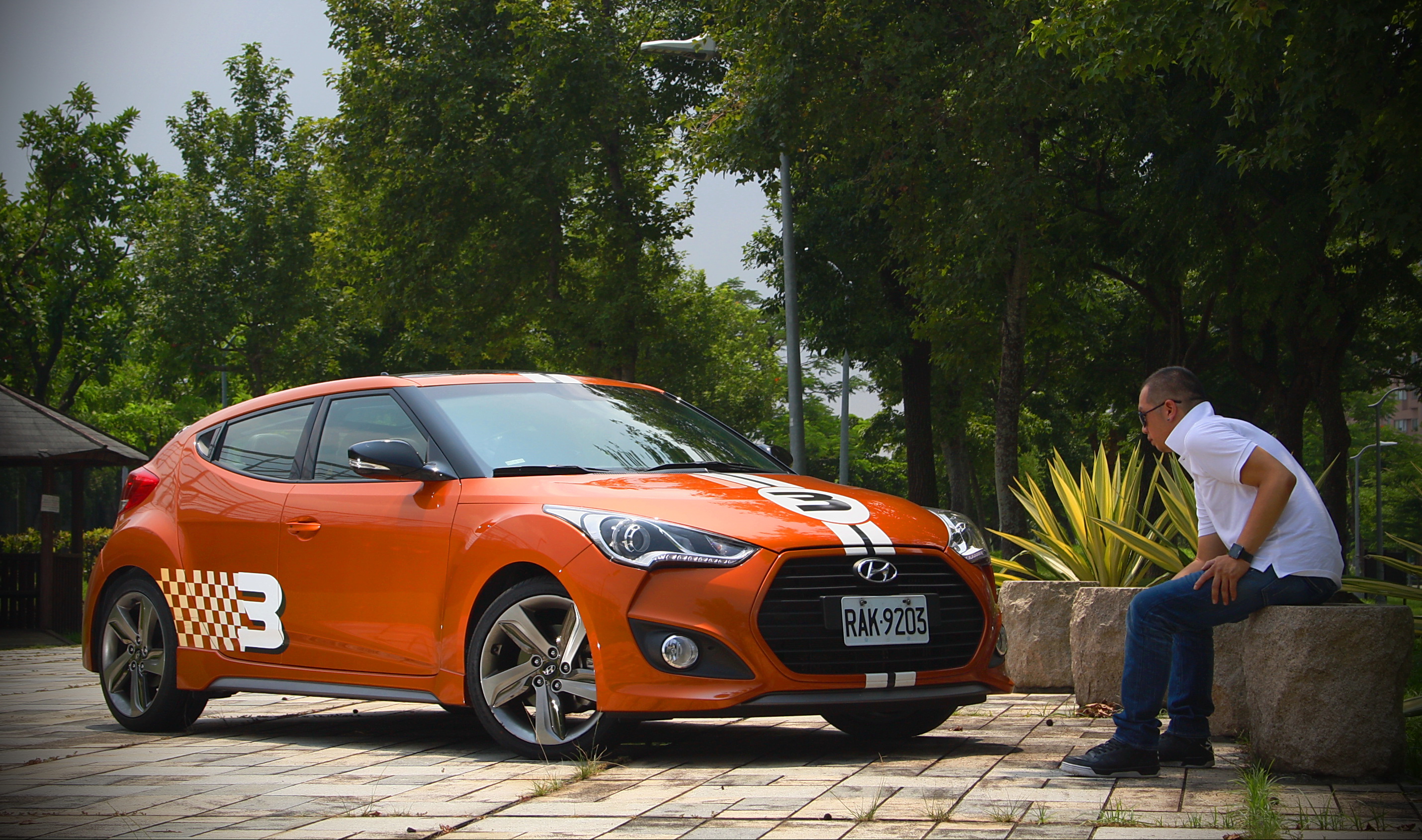 靜動皆宜鋼砲車款《Hyundai Veloster Turbo》 【動態奔馳】 靜動皆宜鋼砲車款《Hyundai Veloster Turbo》 【動態奔馳】