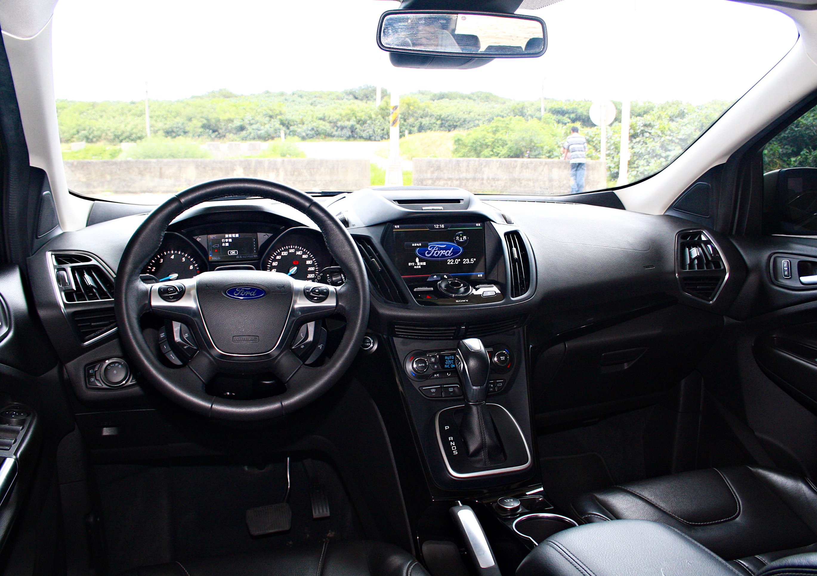 叫我運動酷哥《Ford Kuga 2.0旗艦型》-【靜態賞析】 叫我運動酷哥《Ford Kuga 2.0旗艦型》-【靜態賞析】