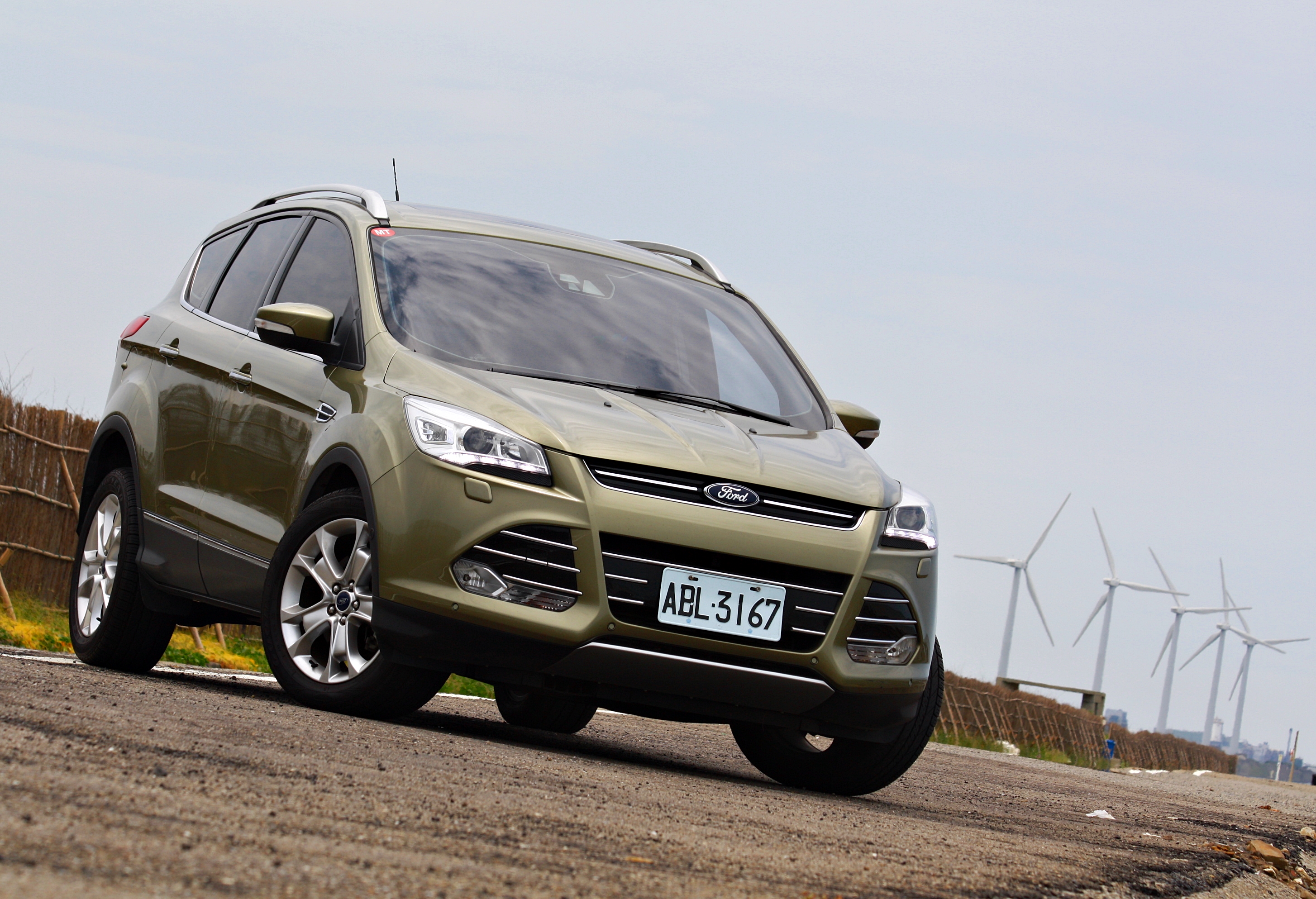 叫我運動酷哥《Ford Kuga 2.0旗艦型》-【靜態賞析】 叫我運動酷哥《Ford Kuga 2.0旗艦型》-【靜態賞析】