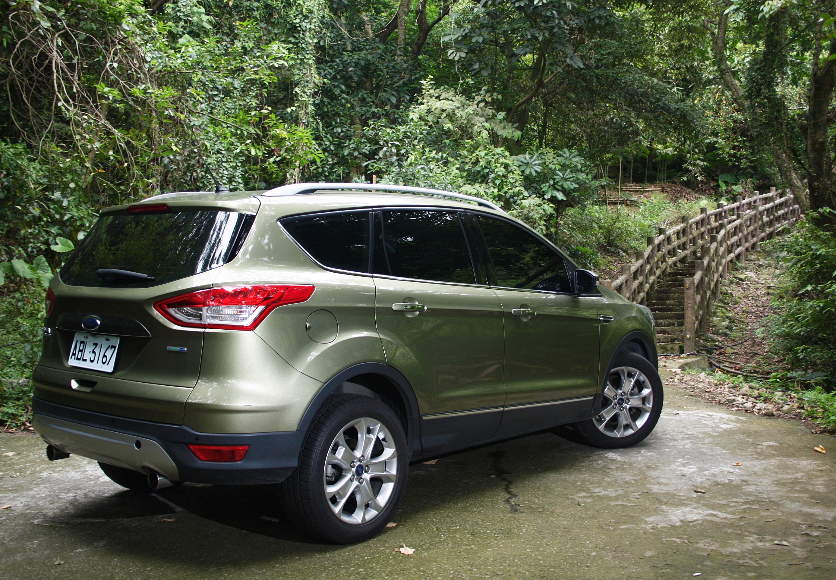 叫我運動酷哥《Ford Kuga 2.0旗艦型》-【靜態賞析】 叫我運動酷哥《Ford Kuga 2.0旗艦型》-【靜態賞析】