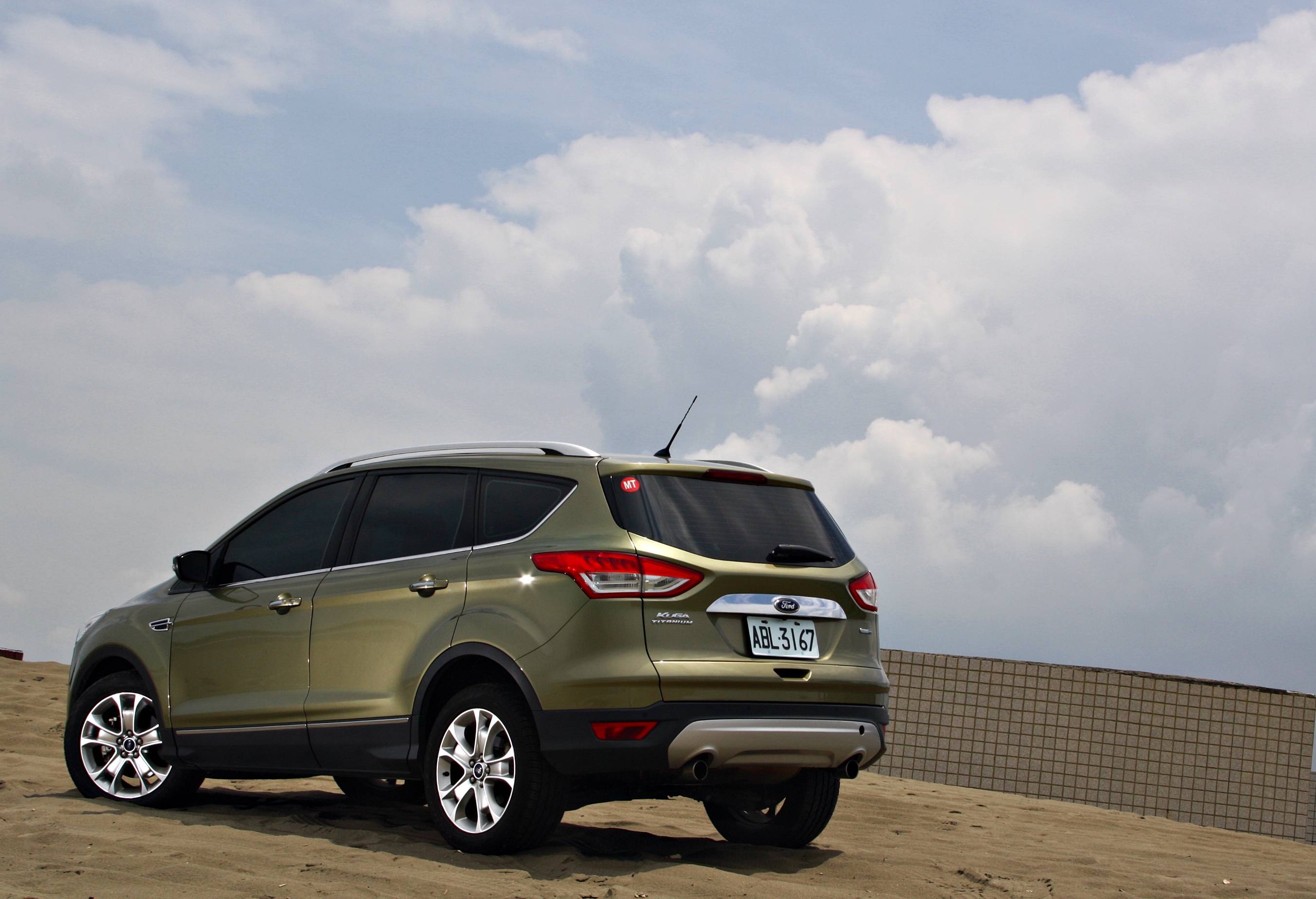 叫我運動酷哥《Ford Kuga 2.0旗艦型》-【靜態賞析】 叫我運動酷哥《Ford Kuga 2.0旗艦型》-【靜態賞析】