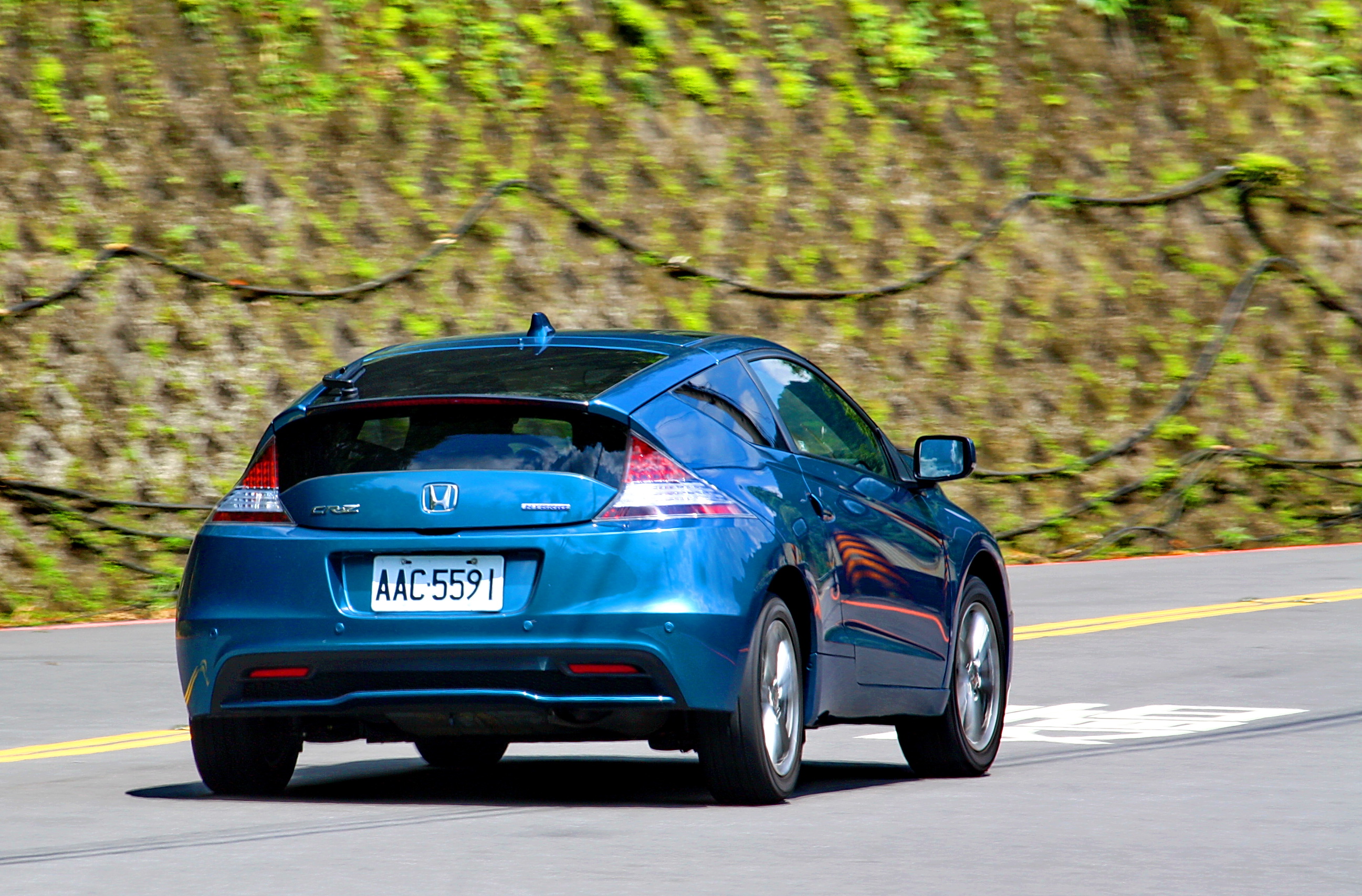 Honda油電混合小跑車 《CR-Z》靜動皆宜-【感性動態】 Honda油電混合小跑車 《CR-Z》靜動皆宜-【感性動態】