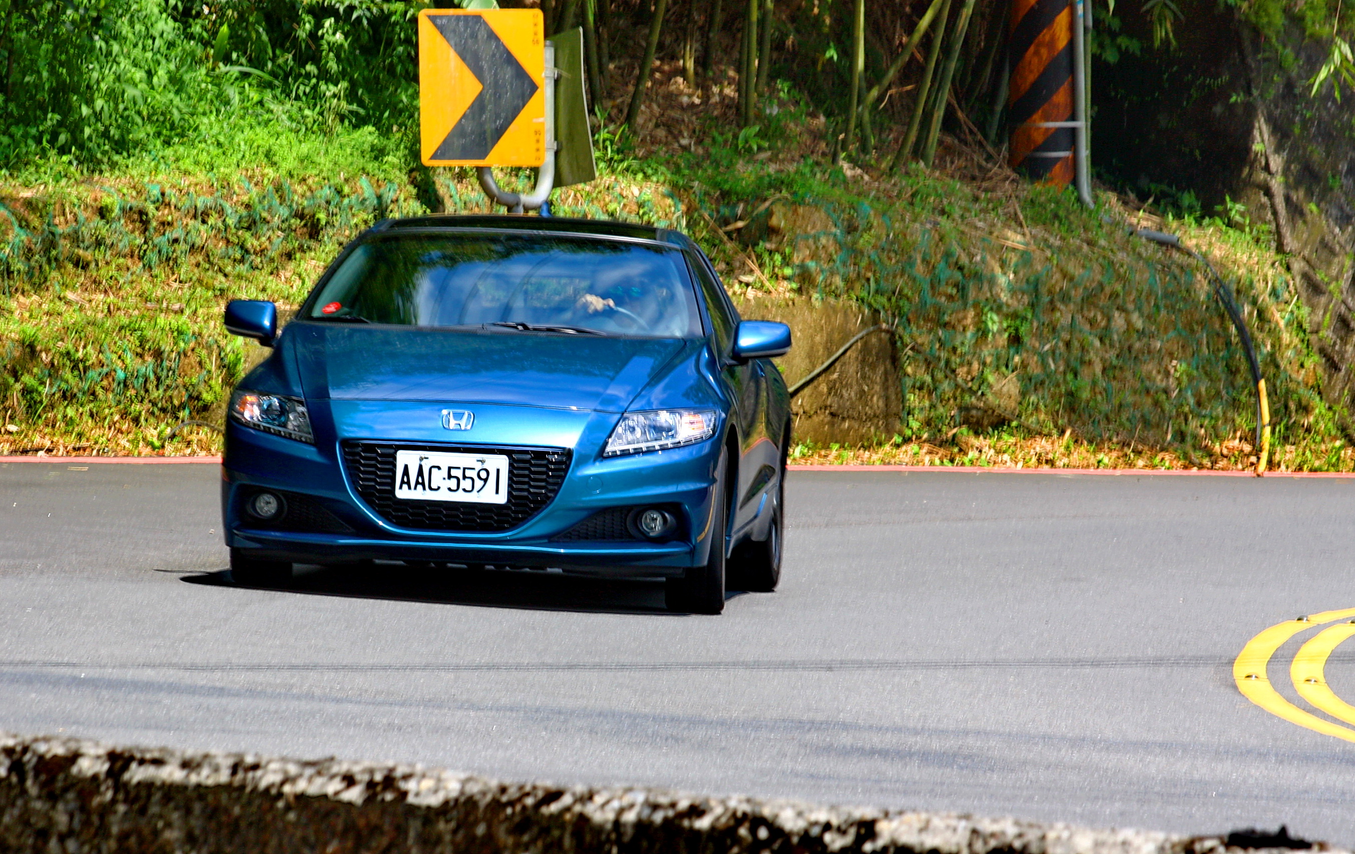 Honda油電混合小跑車 《CR-Z》靜動皆宜-【感性動態】 Honda油電混合小跑車 《CR-Z》靜動皆宜-【感性動態】