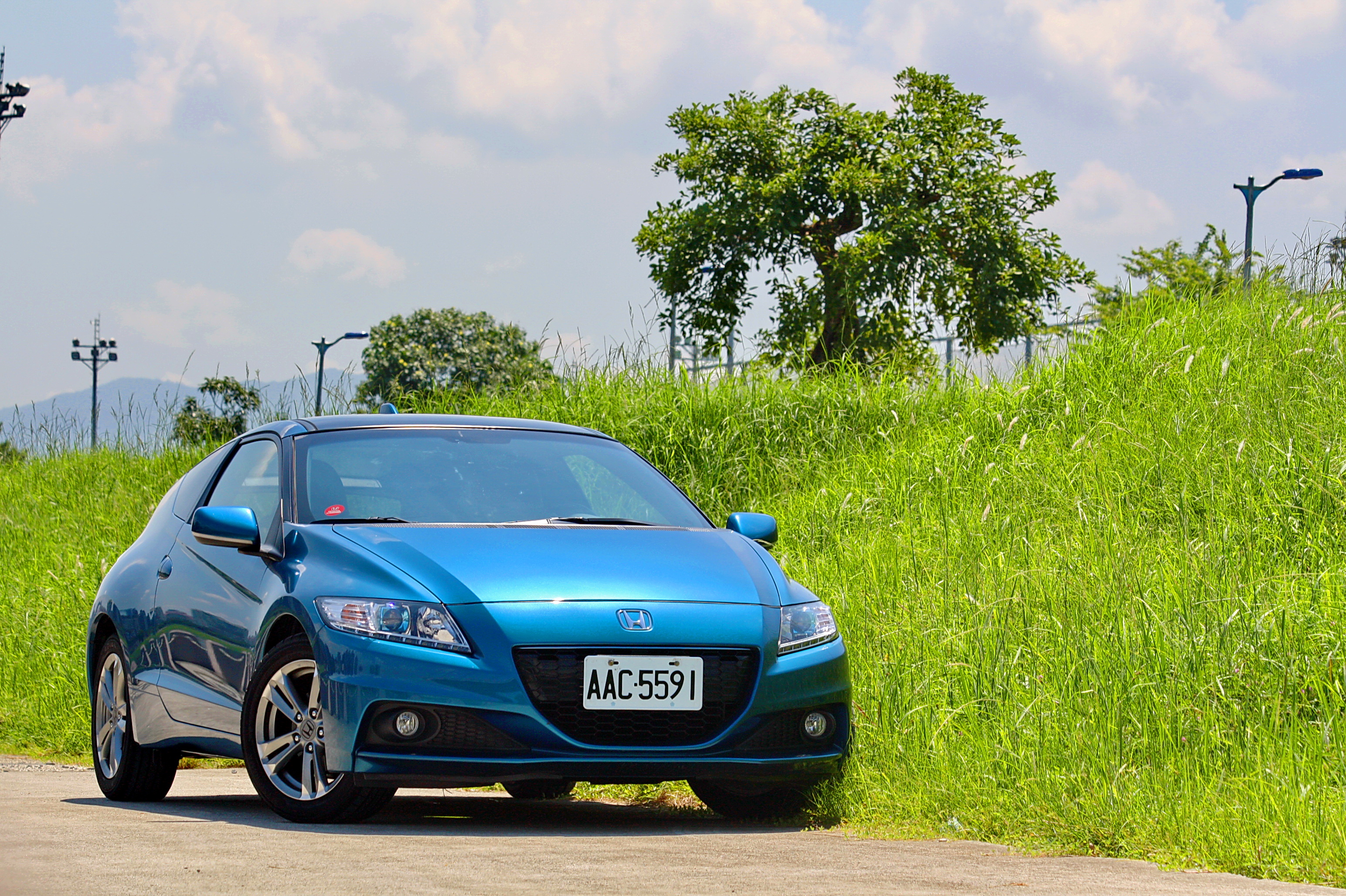 Honda油電混合小跑車 《CR-Z》靜動皆宜-【感性動態】 Honda油電混合小跑車 《CR-Z》靜動皆宜-【感性動態】