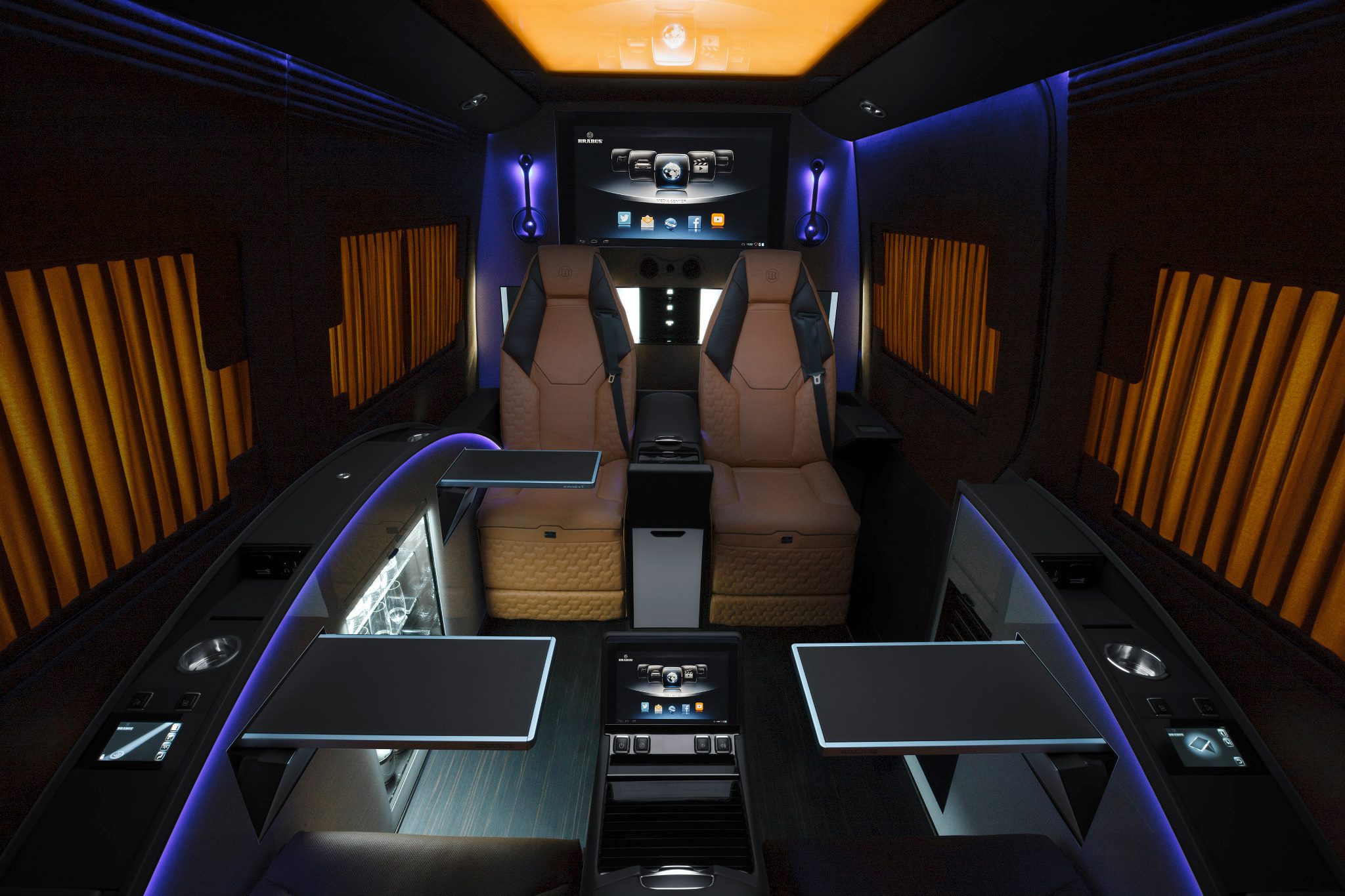 《Brabus Sprinter Business Lounge》展現超奢華格調 享受有如夜店般的氛圍 《Brabus Sprinter Business Lounge》展現超奢華格調 享受有如夜店般的氛圍