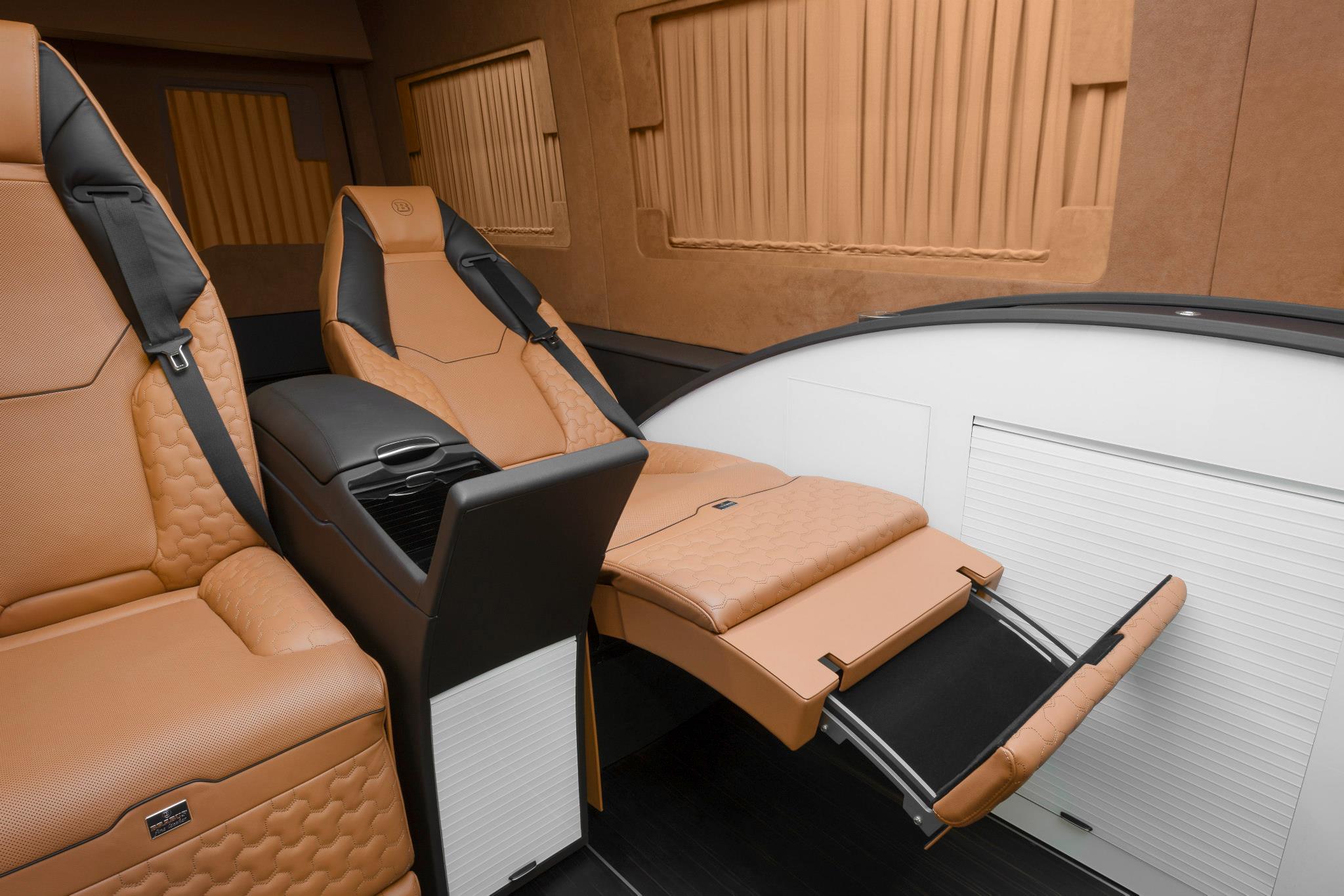 《Brabus Sprinter Business Lounge》展現超奢華格調 享受有如夜店般的氛圍 《Brabus Sprinter Business Lounge》展現超奢華格調 享受有如夜店般的氛圍