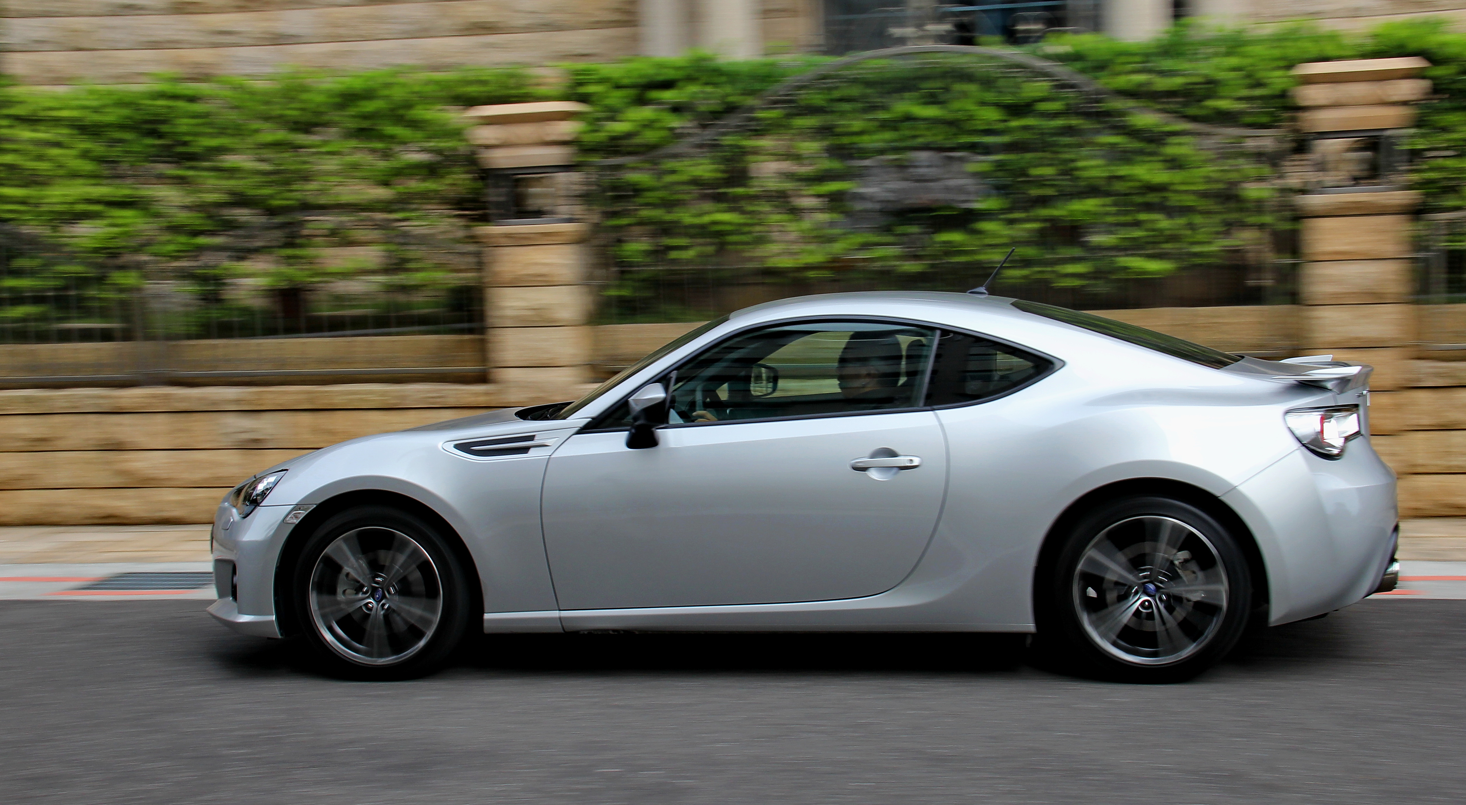 Subaru純樂取向小跑車 《BRZ》競速登場~ 【動態速奔】 Subaru純樂取向小跑車 《BRZ》競速登場~ 【動態速奔】