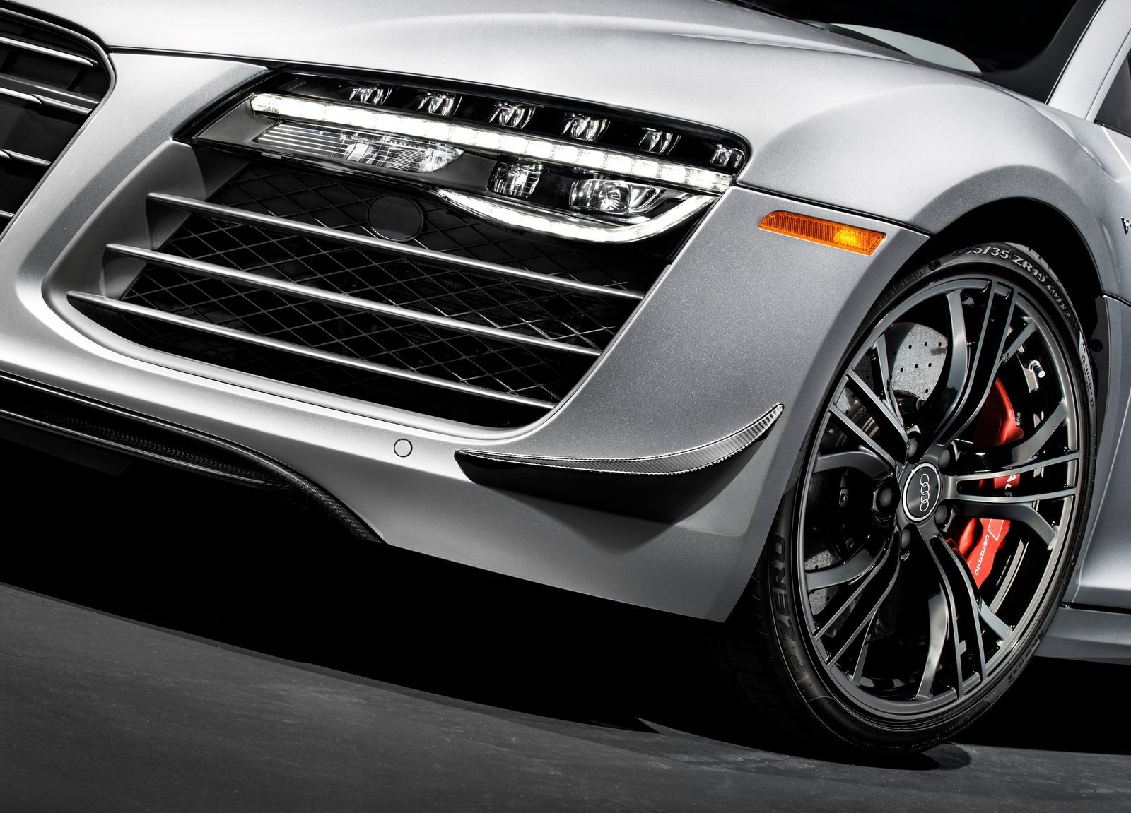 《Audi R8 Competition》競技登場 百公里加速只要3.2秒 《Audi R8 Competition》競技登場 百公里加速只要3.2秒