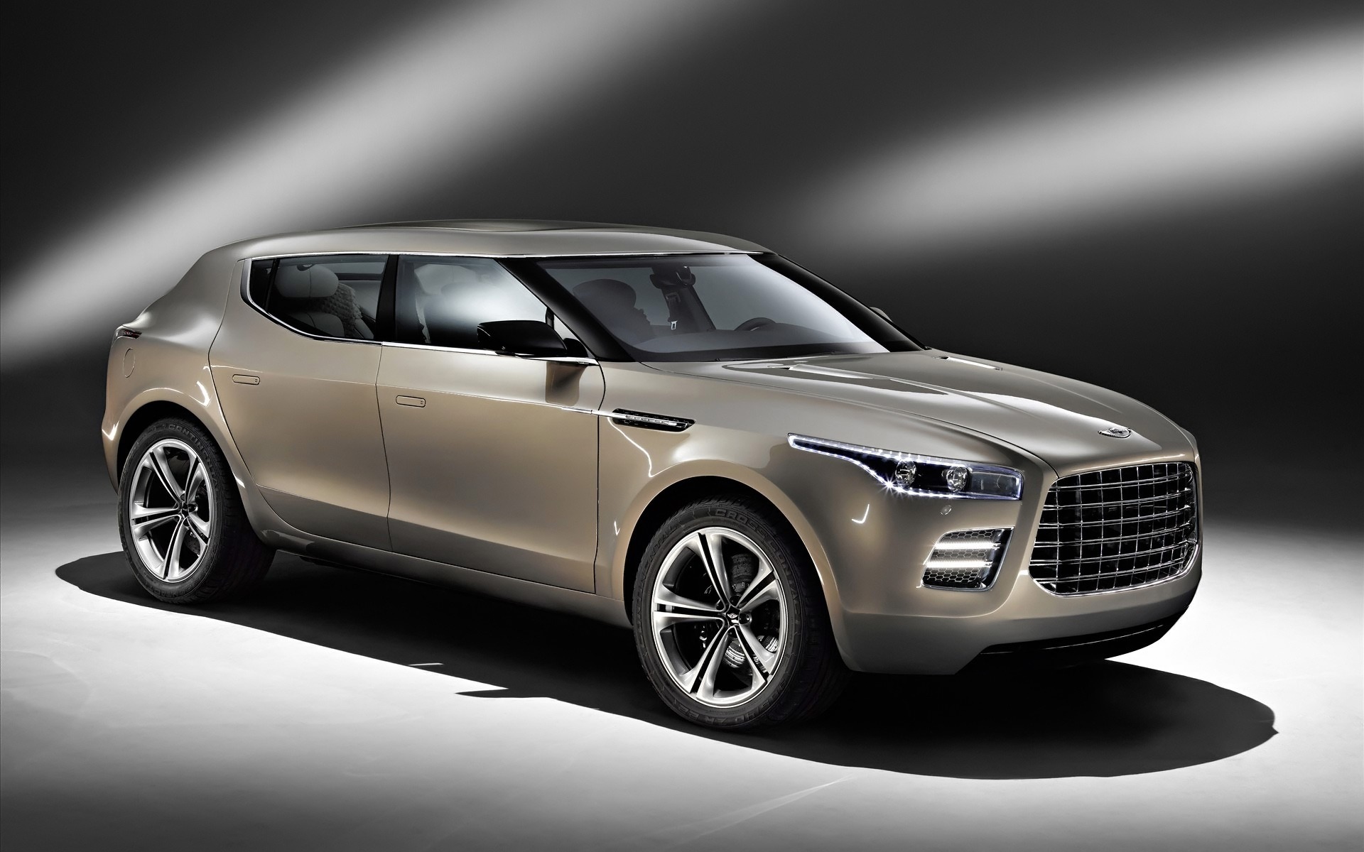 超跑級豪華房車《Aston Martin Lagonda》杜拜正式發表 超跑級豪華房車《Aston Martin Lagonda》杜拜正式發表