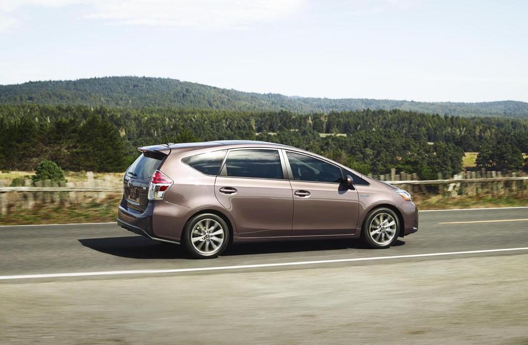 小改款《Toyota Prius V》洛杉磯車展登場 變臉更有型 小改款《Toyota Prius V》洛杉磯車展登場 變臉更有型