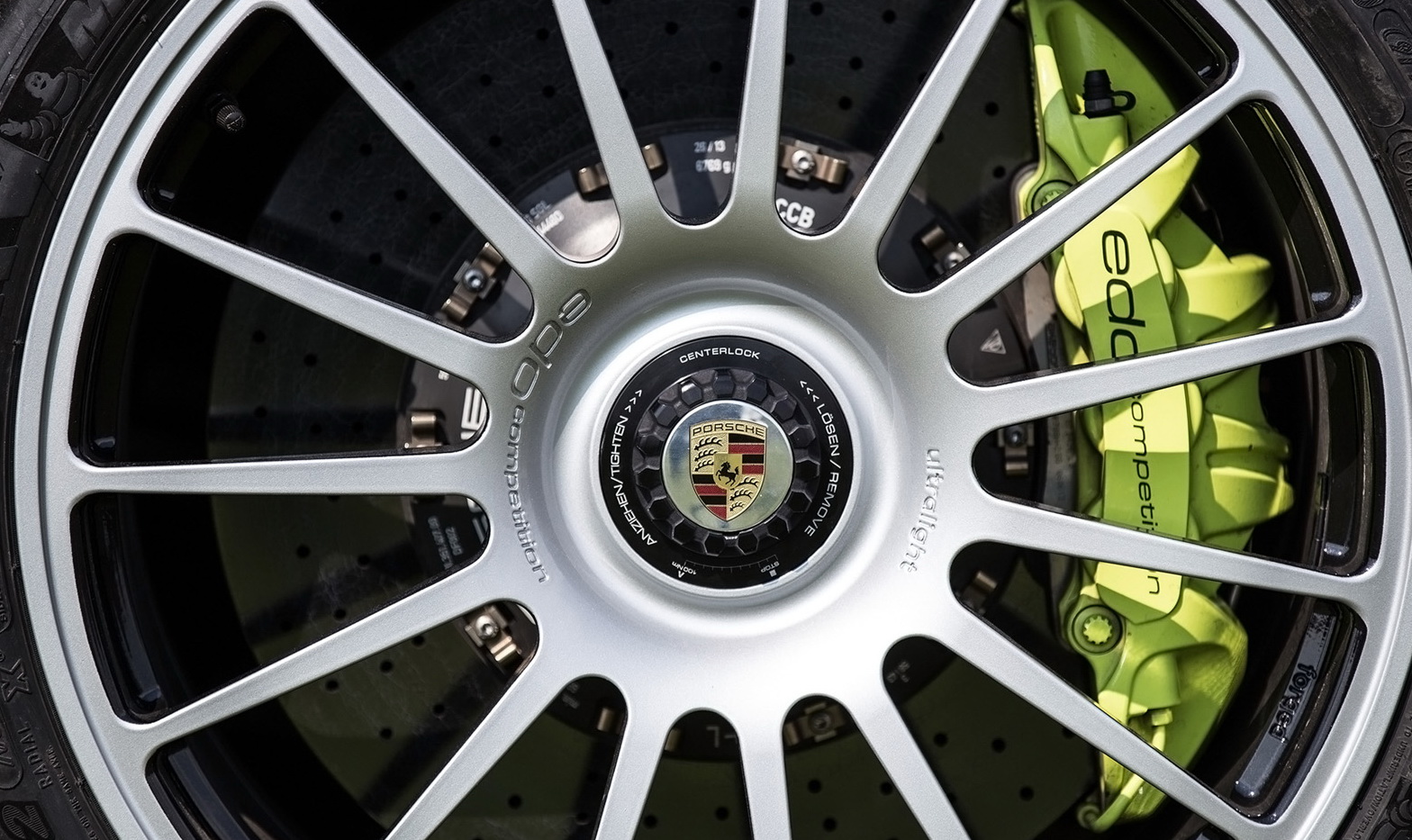 保時捷《Porsche 991 Turbo S》提升590hp動力輸出 2.8秒即可加速零至百里 保時捷《Porsche 991 Turbo S》提升590hp動力輸出 2.8秒即可加速零至百里