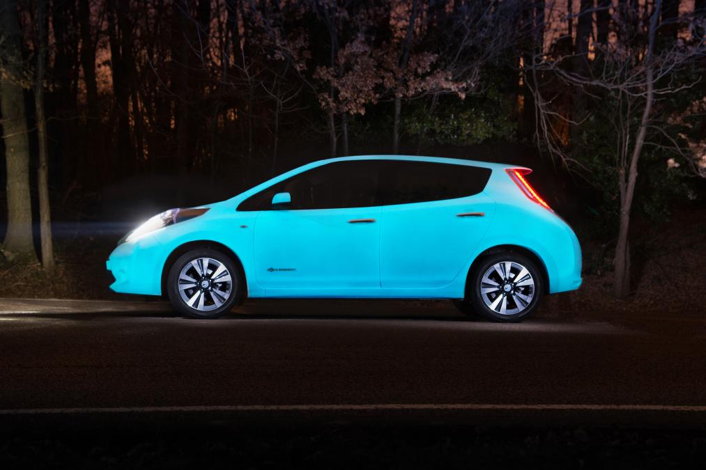 日產《Nissan》和Hamish Scott發明家合作 推出全新車身夜光塗料 日產《Nissan》和Hamish Scott發明家合作 推出全新車身夜光塗料