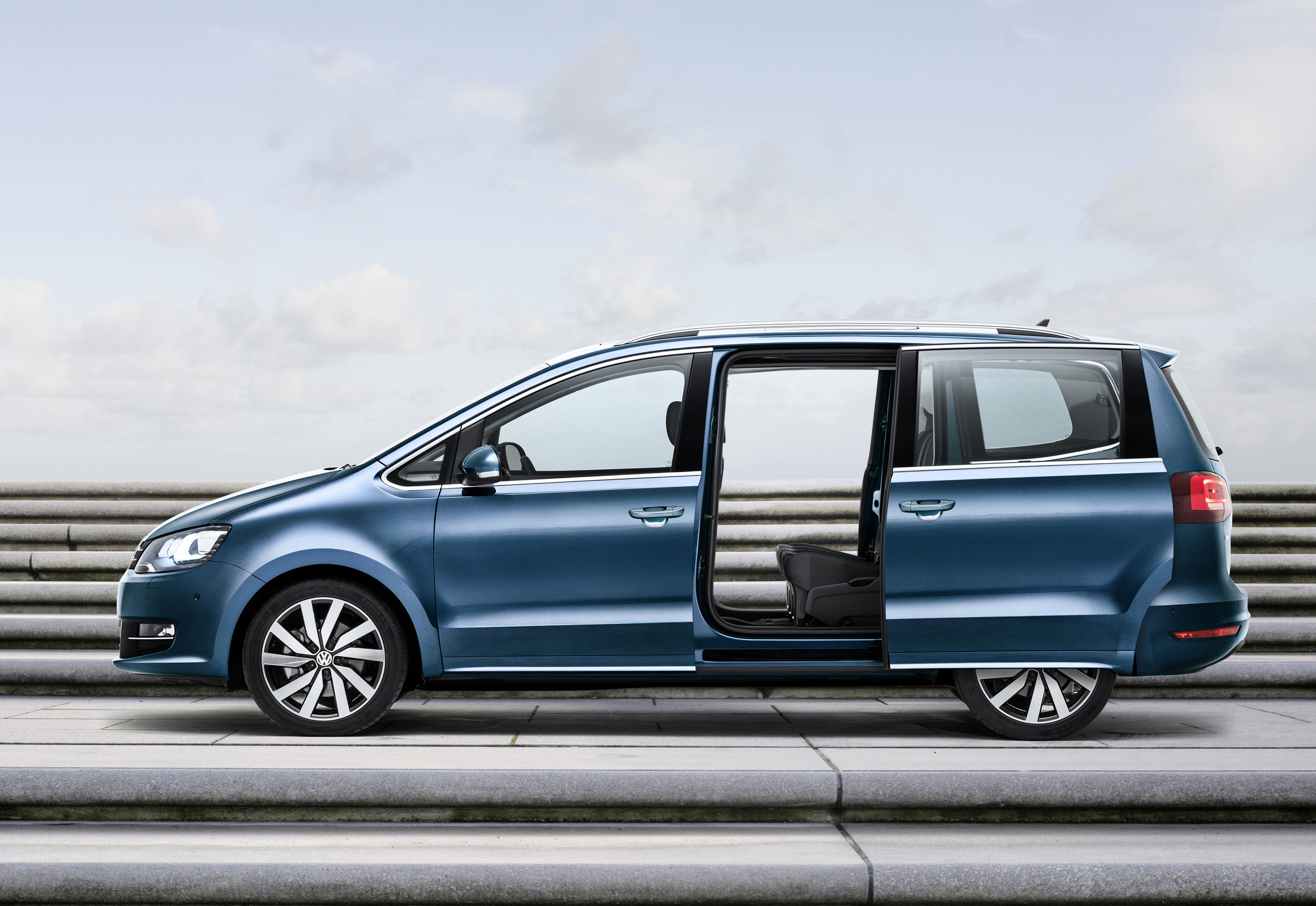福斯《VW Sharan》小改款廠照露出 今年第三季歐洲開賣 福斯《VW Sharan》小改款廠照露出 今年第三季歐洲開賣