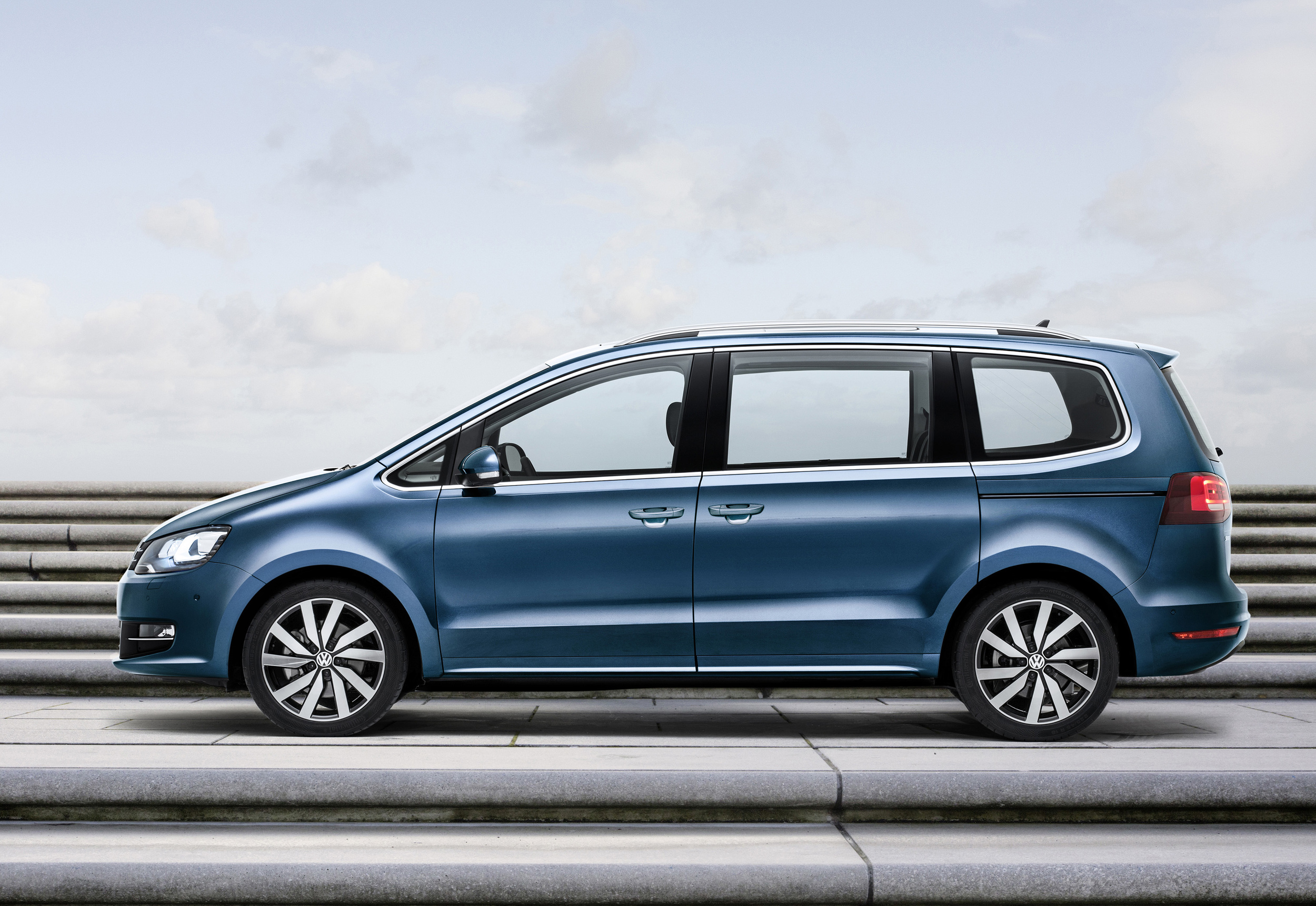 福斯《VW Sharan》小改款廠照露出 今年第三季歐洲開賣 福斯《VW Sharan》小改款廠照露出 今年第三季歐洲開賣