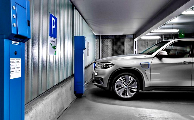 寶馬《BMW X5 xDrive40e》首款Hybrid SUV發表 綜效輸出高達309hp不可輕忽 寶馬《BMW X5 xDrive40e》首款Hybrid SUV發表 綜效輸出高達309hp不可輕忽