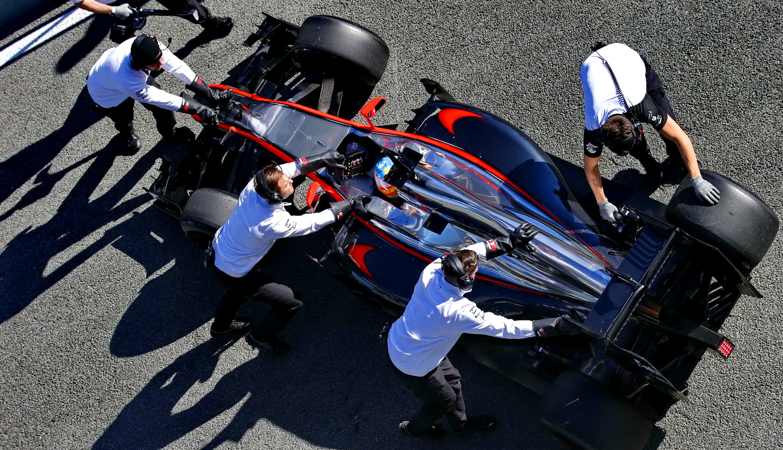 Fernando Alonso重返McLaren F1首戰 感覺車隊進步良多 Fernando Alonso重返McLaren F1首戰 感覺車隊進步良多