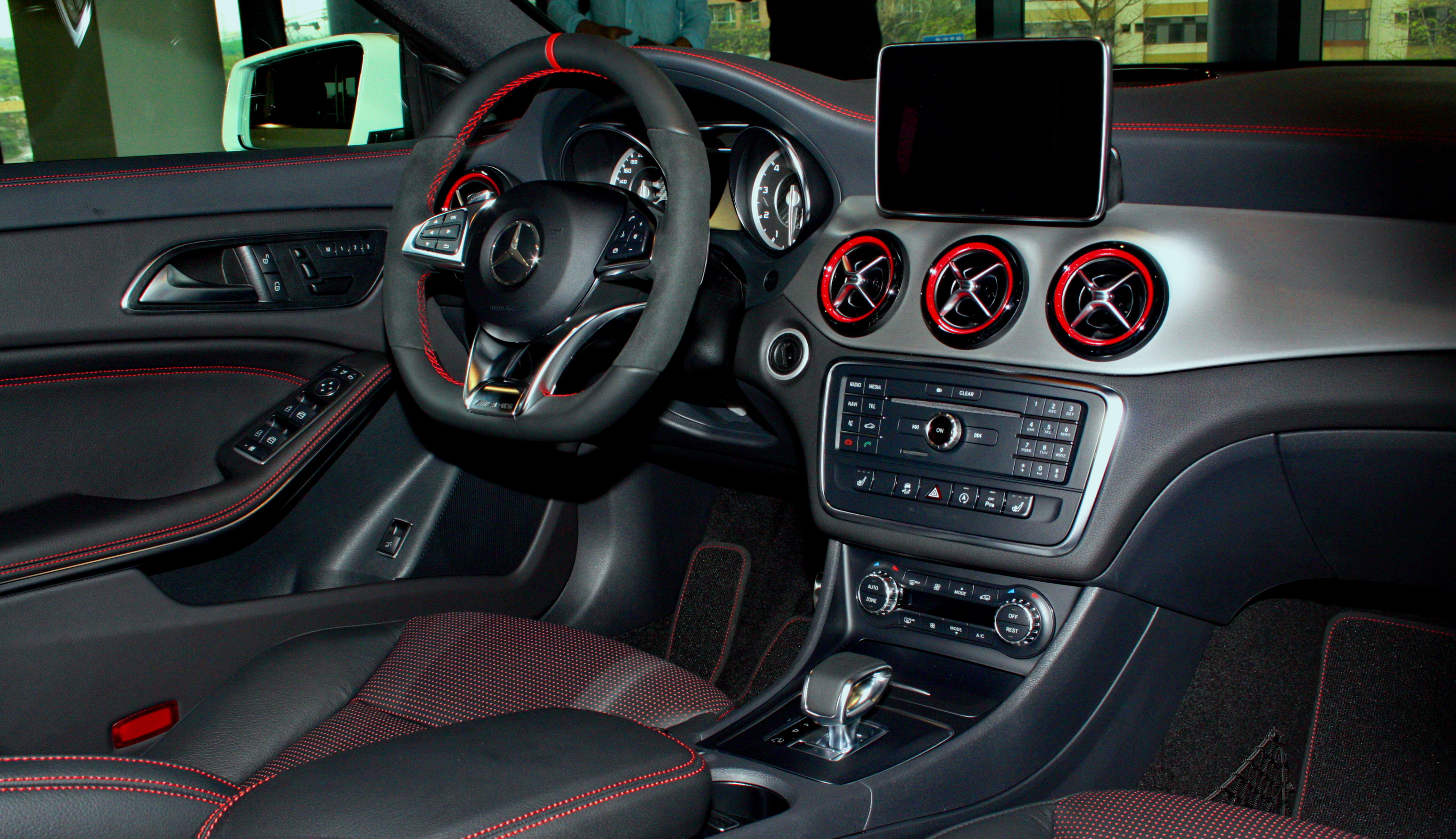 賓士《Mercedes-Benz New CLA Shooting Brake》聚集目光 新生代都會五門獵跑登場 賓士《Mercedes-Benz New CLA Shooting Brake》聚集目光 新生代都會五門獵跑登場