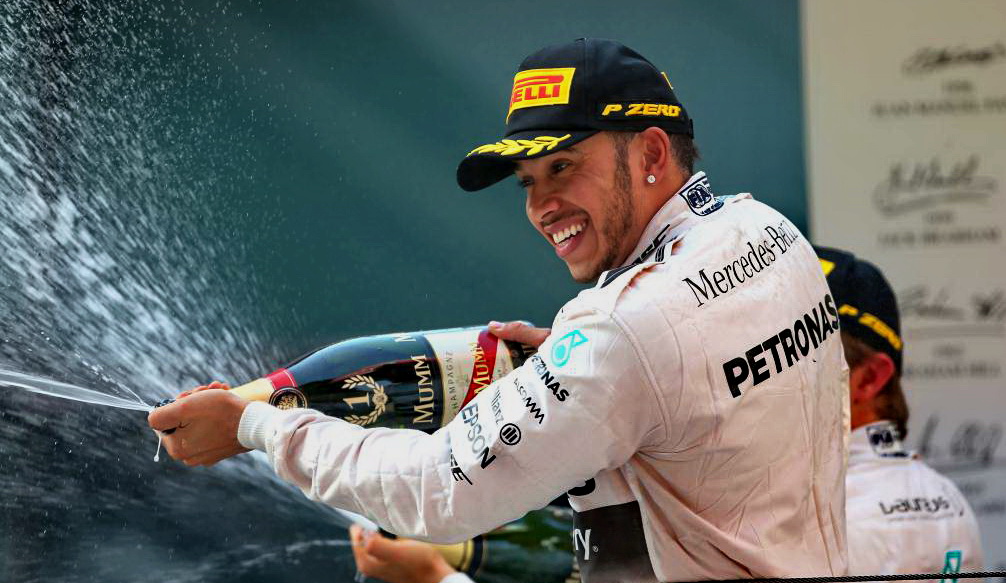 Mercedes-GP神州揚威 銀箭雙雄攻佔F1上海灘 Mercedes-GP神州揚威 銀箭雙雄攻佔F1上海灘