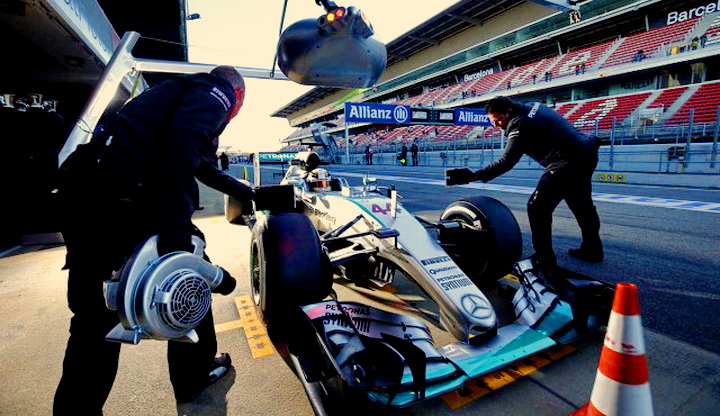F1第四站沙海夜跑 Mercedes-GP車隊再奪第三面冠軍 F1第四站沙海夜跑 Mercedes-GP車隊再奪第三面冠軍