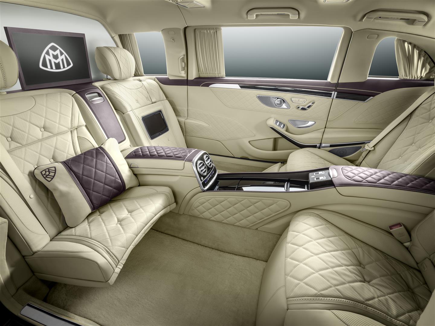 賓士《Mercedes S600 Pullman Maybach》超氣派加長型禮車 只要有錢奢華不是問題 賓士《Mercedes S600 Pullman Maybach》超氣派加長型禮車 只要有錢奢華不是問題