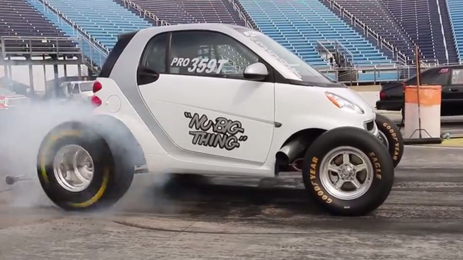 《Smart Fortwo》變身Muscle Car 寫下直線加速新紀錄 《Smart Fortwo》變身Muscle Car 寫下直線加速新紀錄