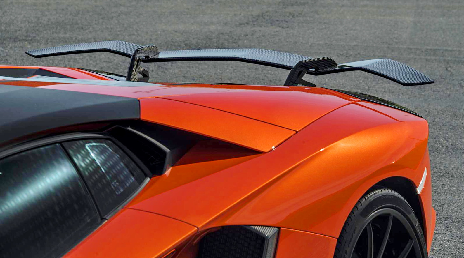藍寶基尼《Lamborghini Aventador LP700-4》外觀再升級 Vorsteiner打造碳纖維空力套件 藍寶基尼《Lamborghini Aventador LP700-4》外觀再升級 Vorsteiner打造碳纖維空力套件