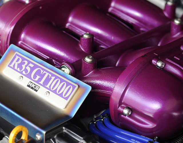 日產《Nissan GT-R R35》配置HKS GT1000套件 以甩尾之勢展現狂爆性能 日產《Nissan GT-R R35》配置HKS GT1000套件 以甩尾之勢展現狂爆性能