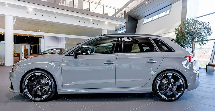 奧迪《Audi RS 3 Sportback Nardo Gray》客製化服務冷冽靚裝上身 奧迪《Audi RS 3 Sportback Nardo Gray》客製化服務冷冽靚裝上身