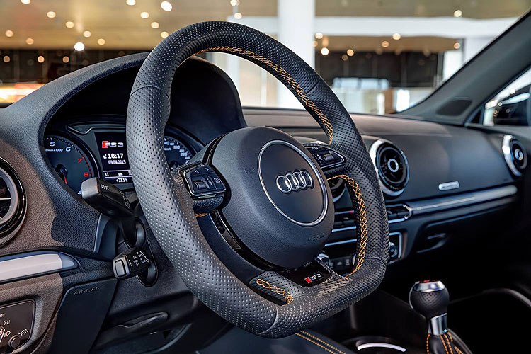 奧迪《Audi RS 3 Sportback Nardo Gray》客製化服務冷冽靚裝上身 奧迪《Audi RS 3 Sportback Nardo Gray》客製化服務冷冽靚裝上身