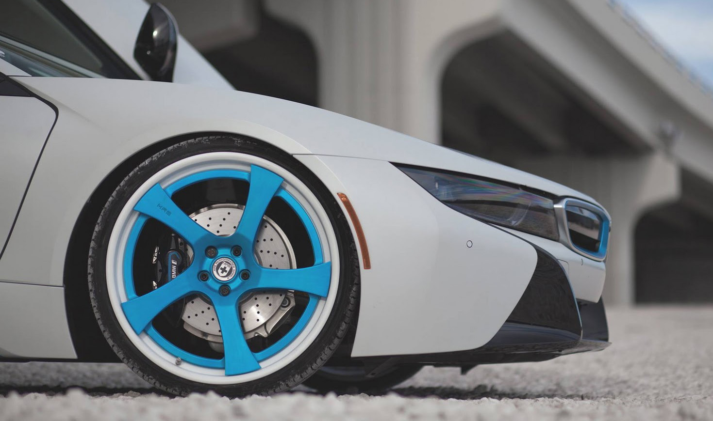 寶馬《BMW i8》就是要Blue到底!Wheels Boutique推出湛藍新鞋 寶馬《BMW i8》就是要Blue到底!Wheels Boutique推出湛藍新鞋