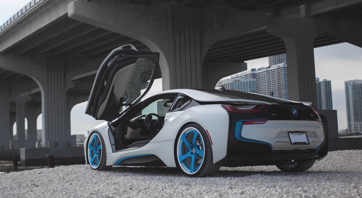 寶馬《BMW i8》就是要Blue到底!Wheels Boutique推出湛藍新鞋 寶馬《BMW i8》就是要Blue到底!Wheels Boutique推出湛藍新鞋